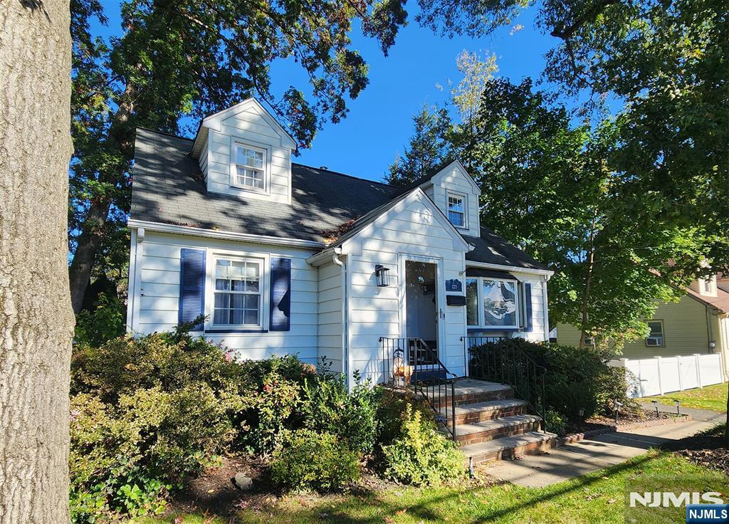 123 Summit Avenue — photo