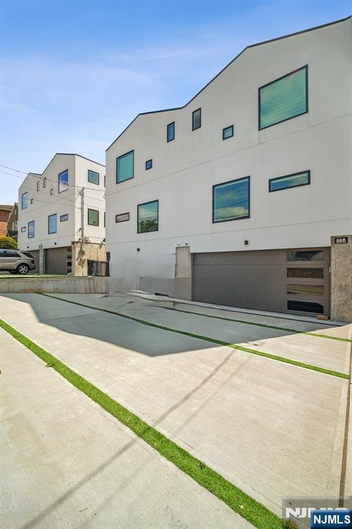 66 Henry — photo