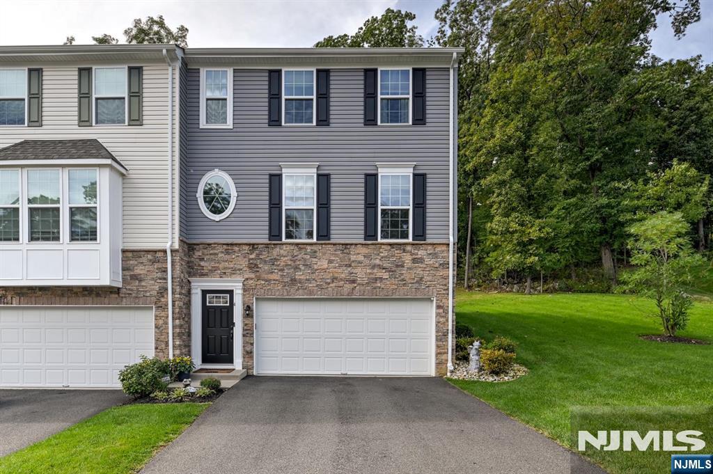4 Woodland Way — photo