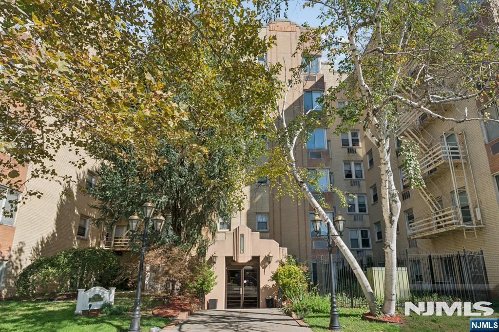 19-31 Lyons — photo