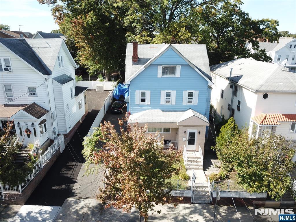 752 Highland — photo