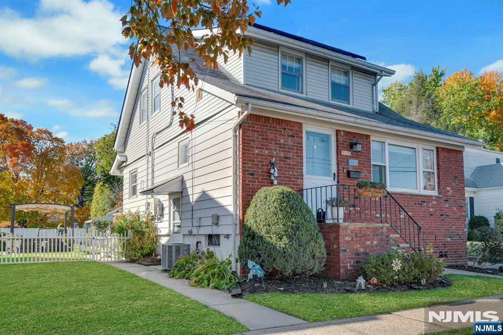 3-32 Grunauer Place — photo