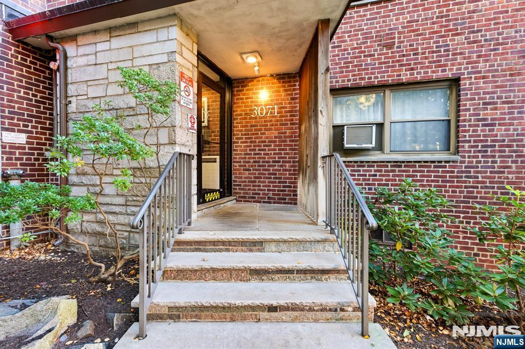 3071 Edwin Avenue — photo