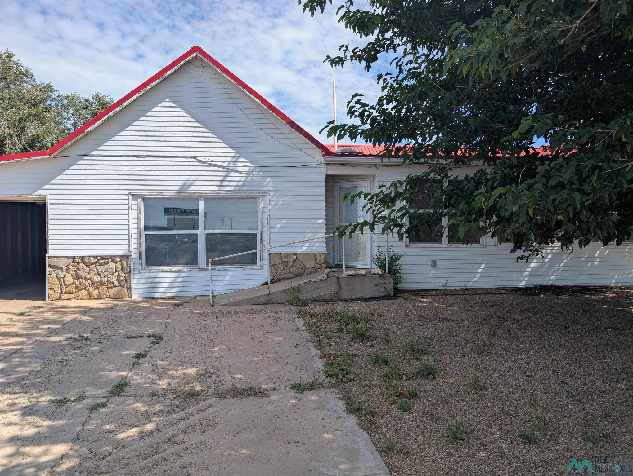 1633 E Amazon St — photo