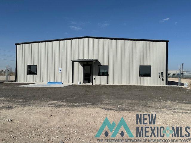 880 W Derrick Road — photo