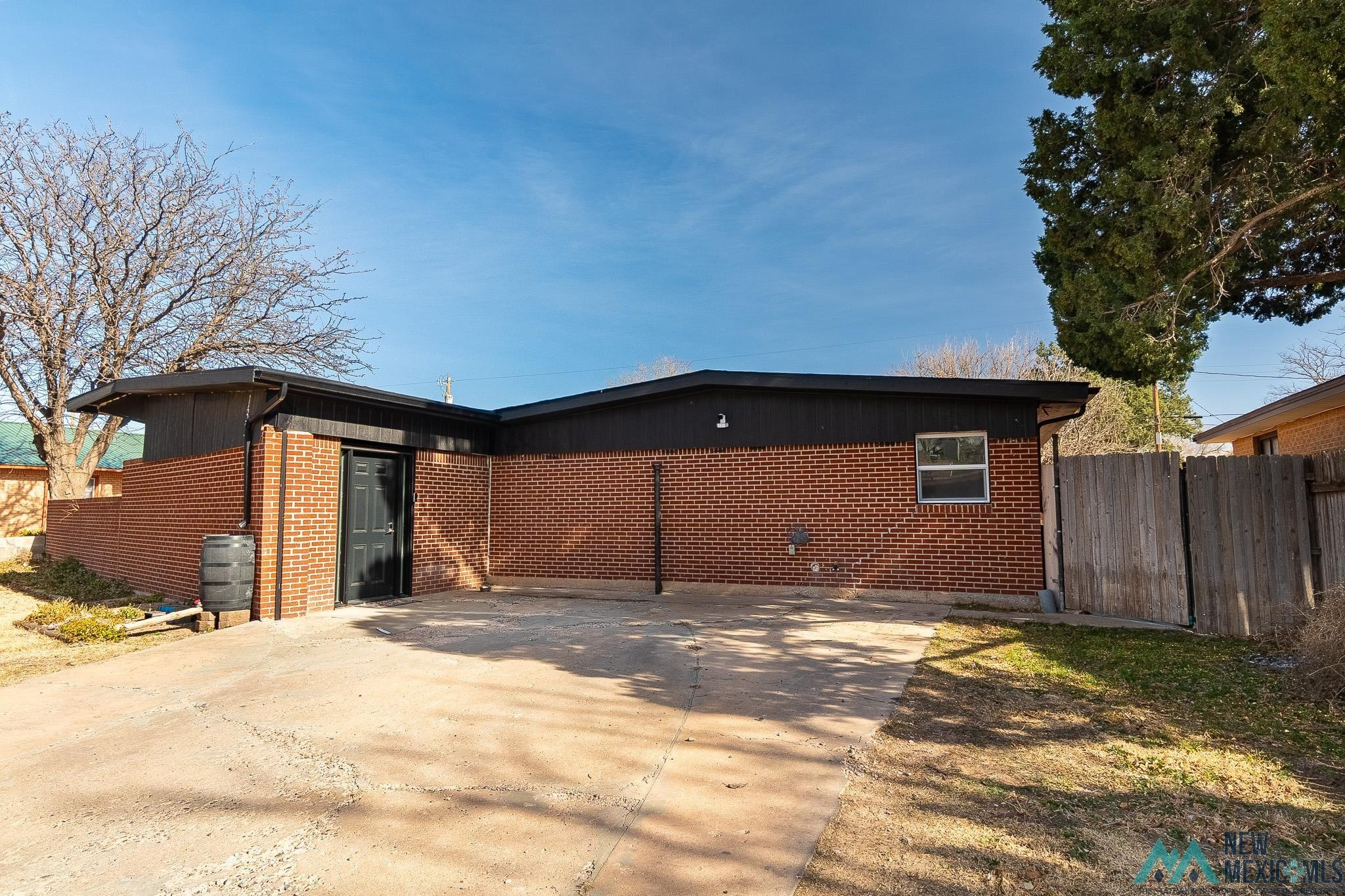133 New Mexico Dr — photo