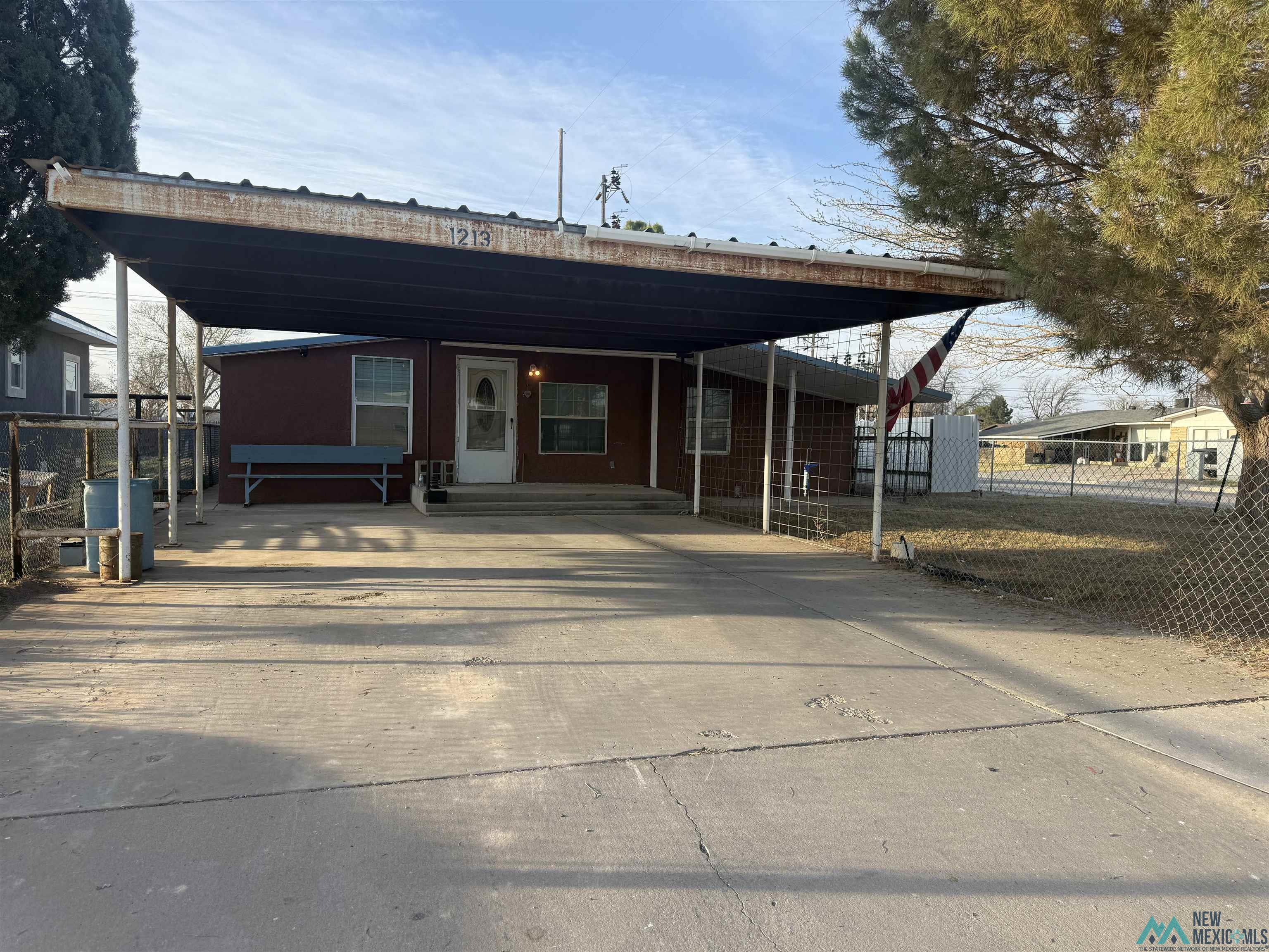 1213 W Dallas Avenue — photo