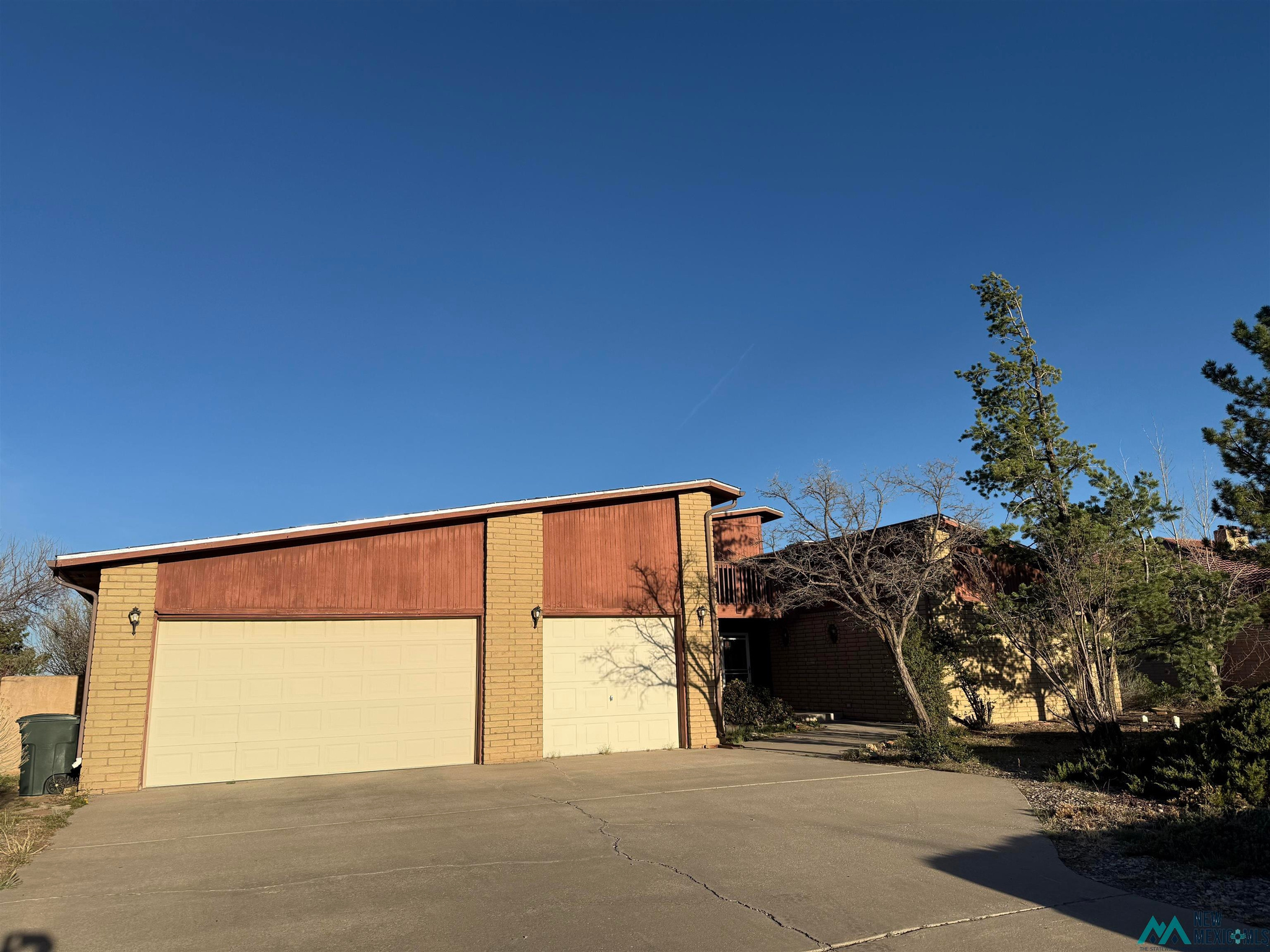 1307 Country Club Pl — photo