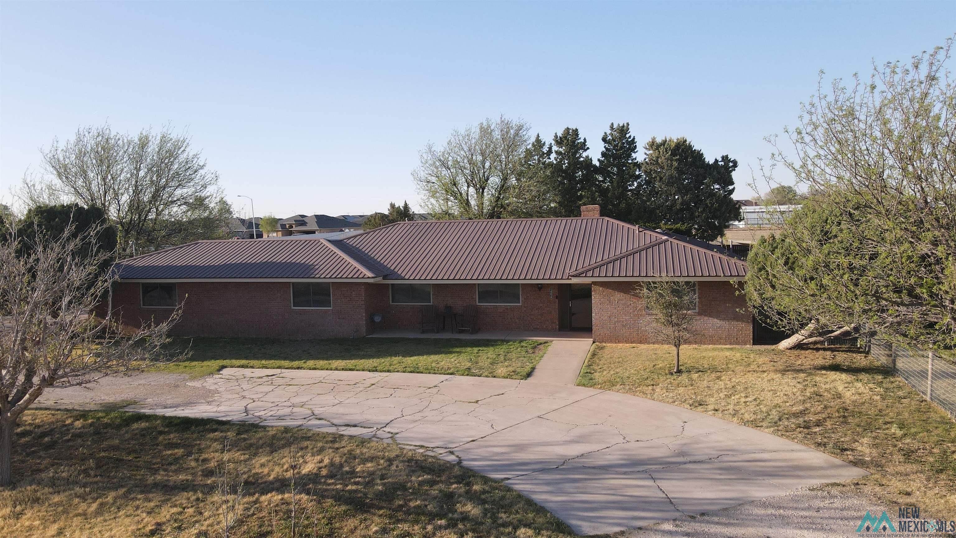1404 W College Lane — photo