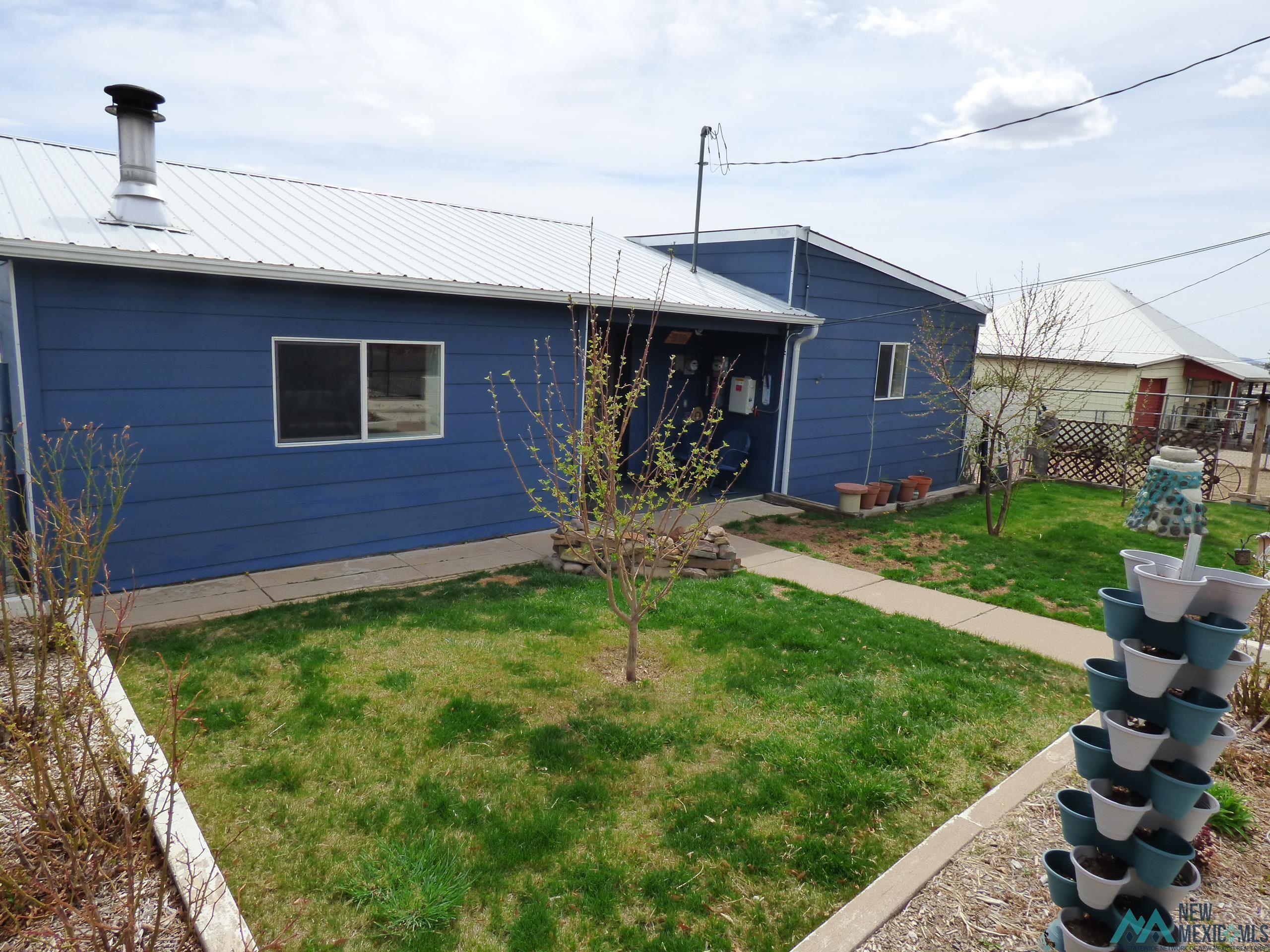 1131 Dwyer Avenue — photo