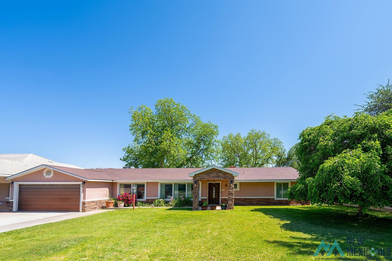 1308 W Riverside Dr — photo