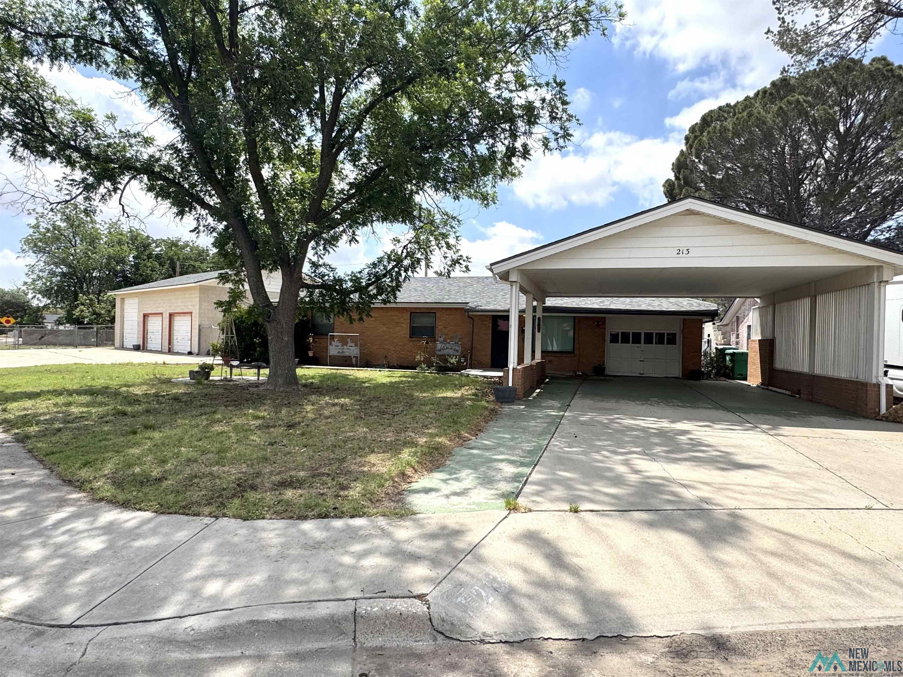213 E Berry Drive — photo