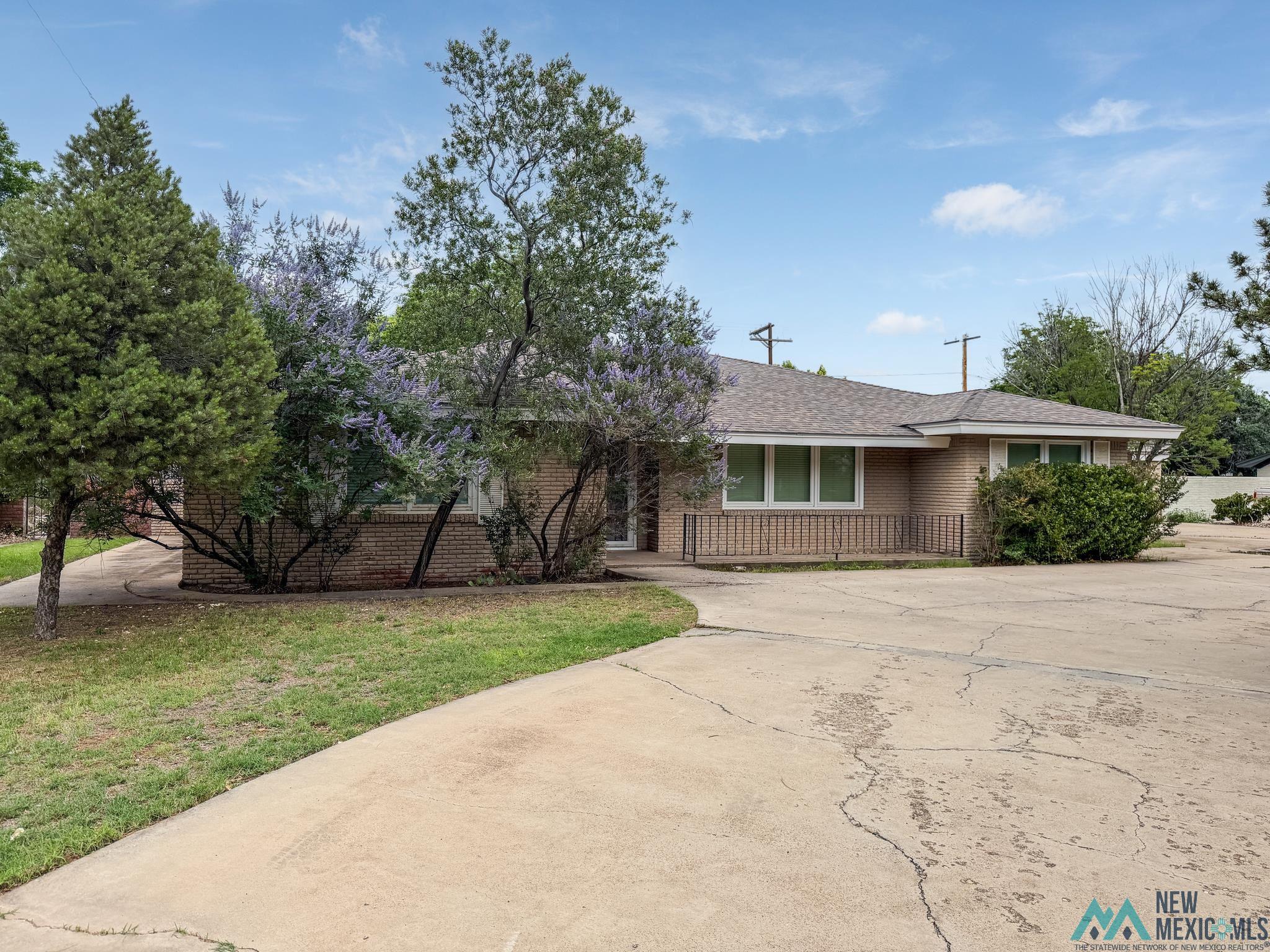 700 E Baja Drive — photo