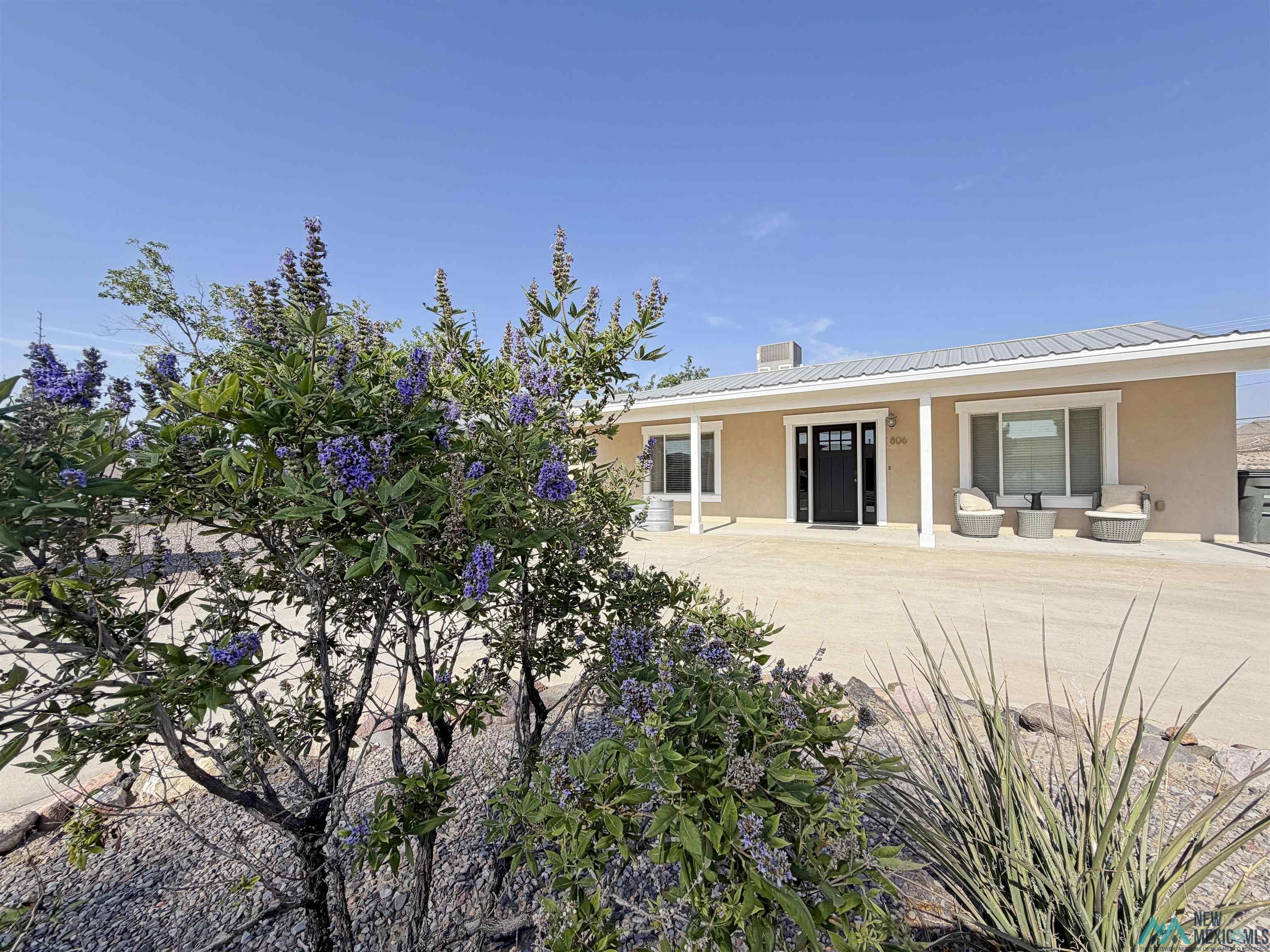 806 Sierra Vista Drive — photo