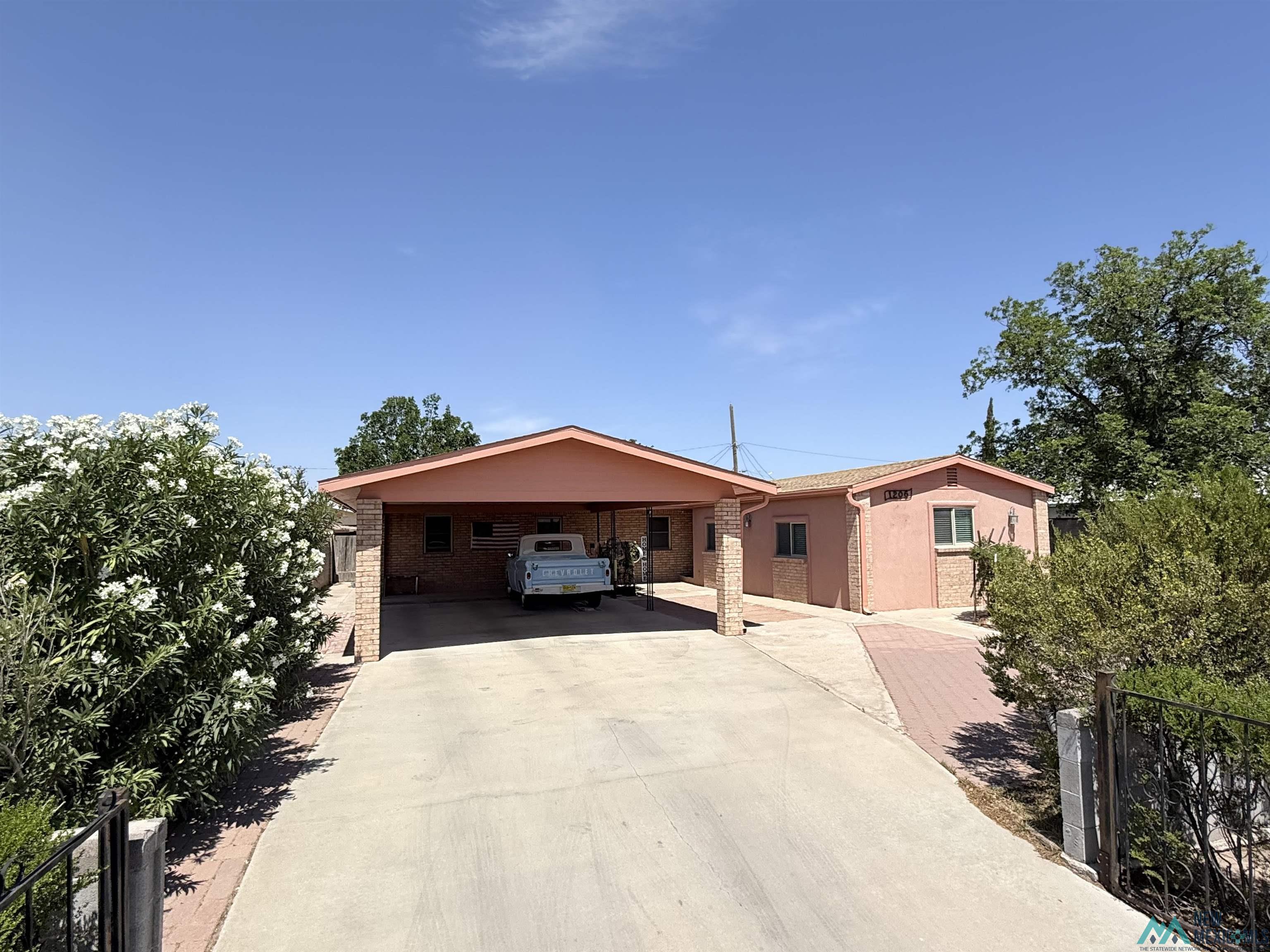 1206 S San Miguel Street — photo