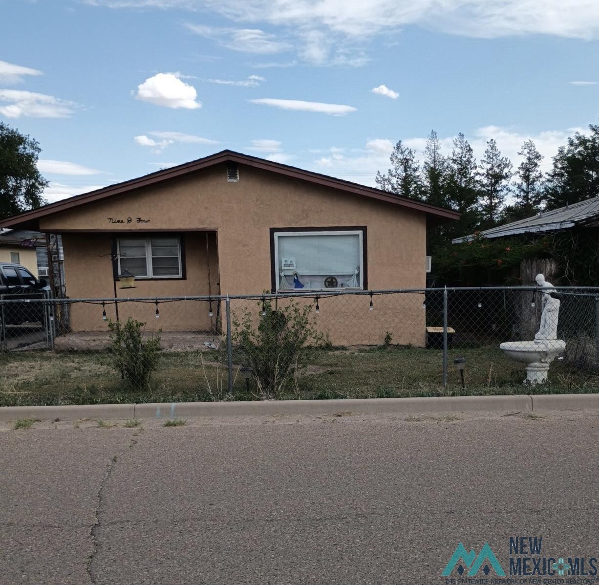 904 E Elbe Street — photo