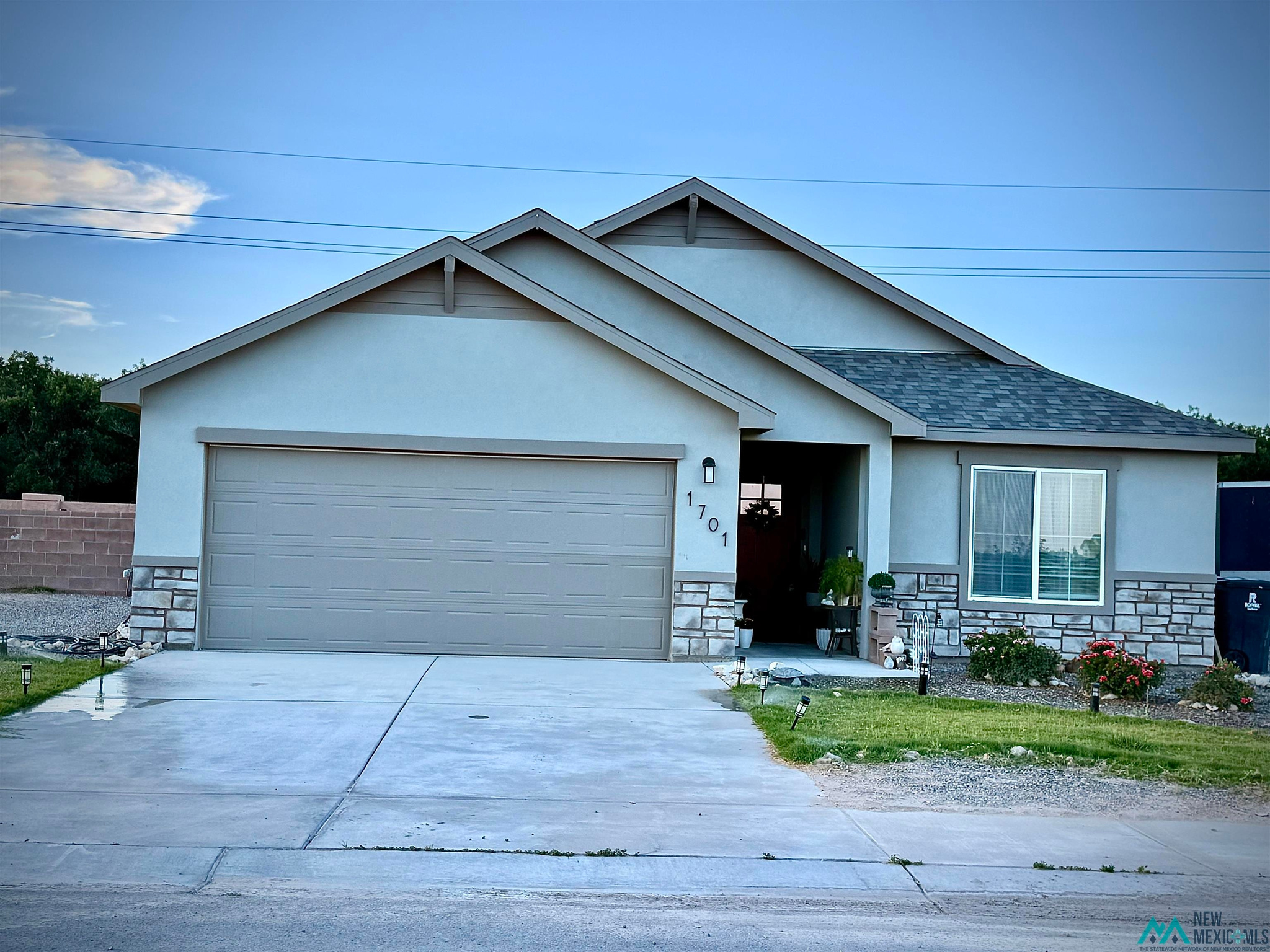 1701 Magnolia Ln — photo