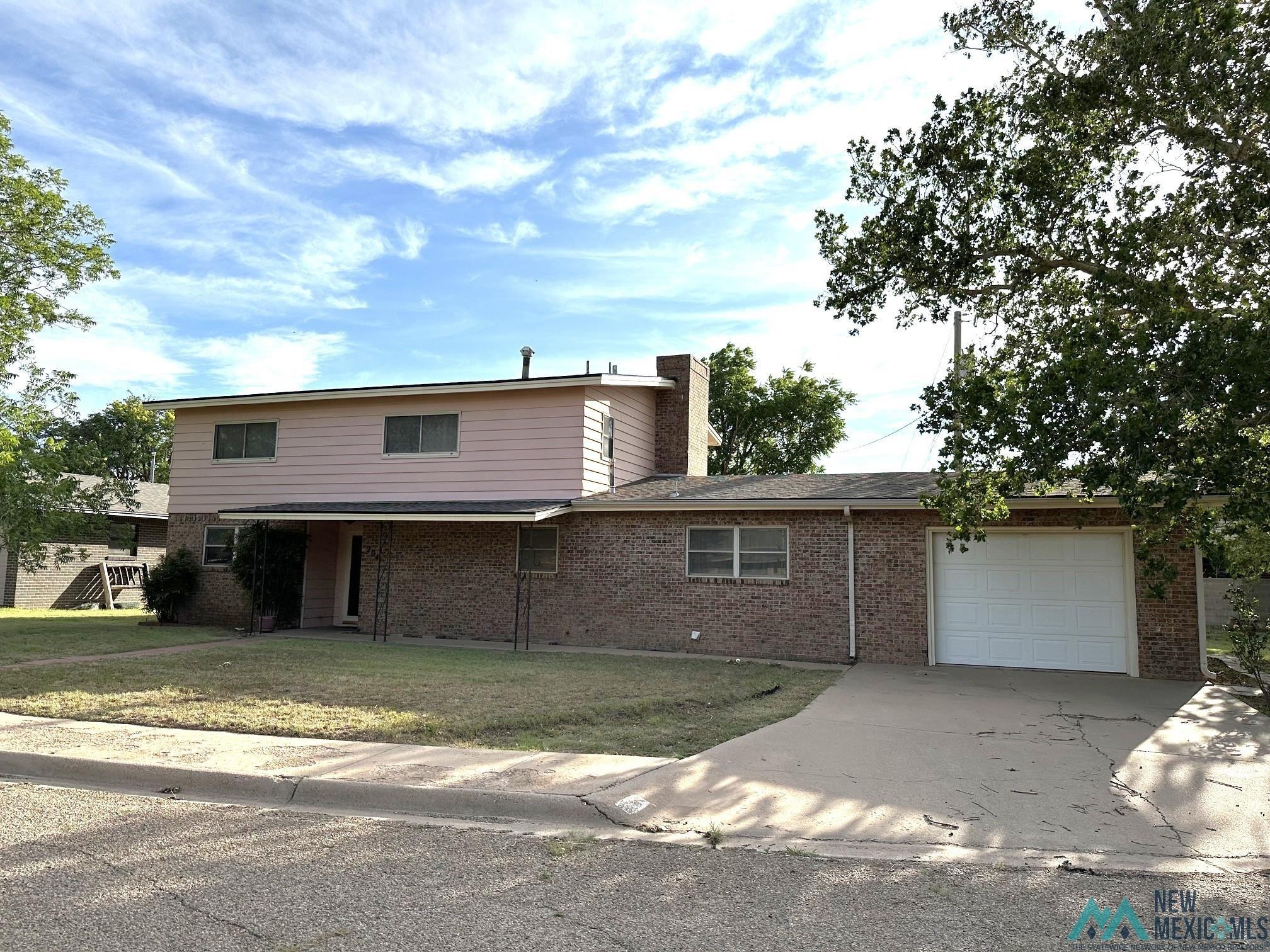 204 Floyd Golden Cir — photo