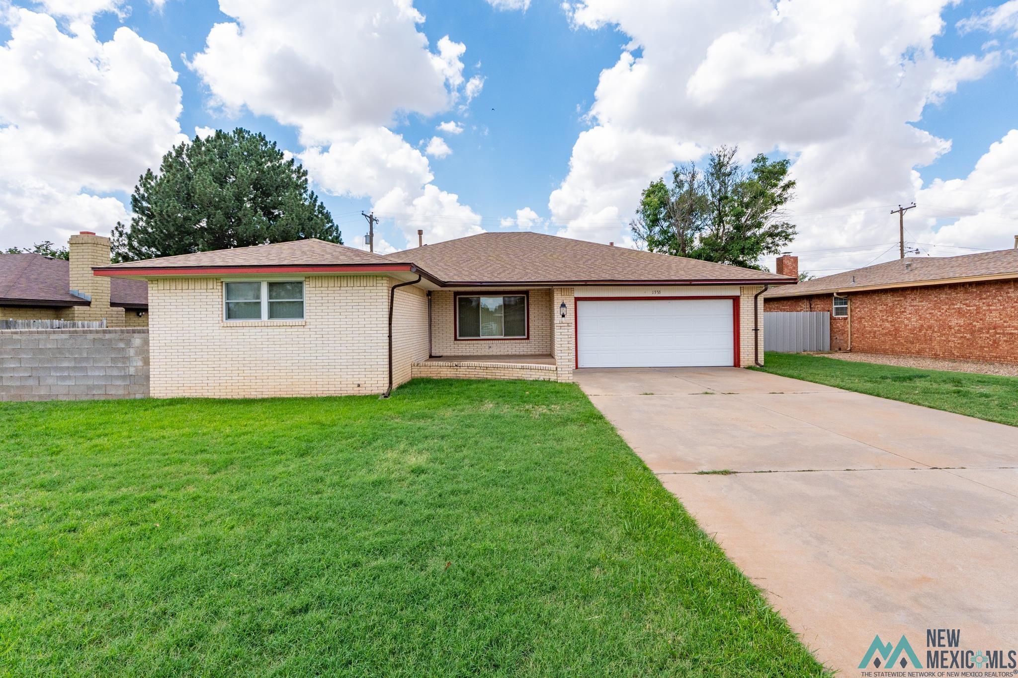 1333 Stratford Lane — photo