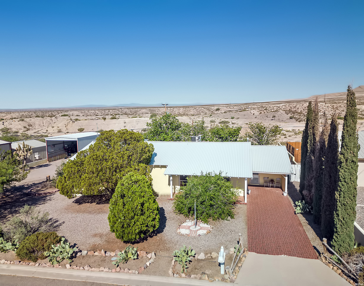 702 Sierra Vista Dr — photo
