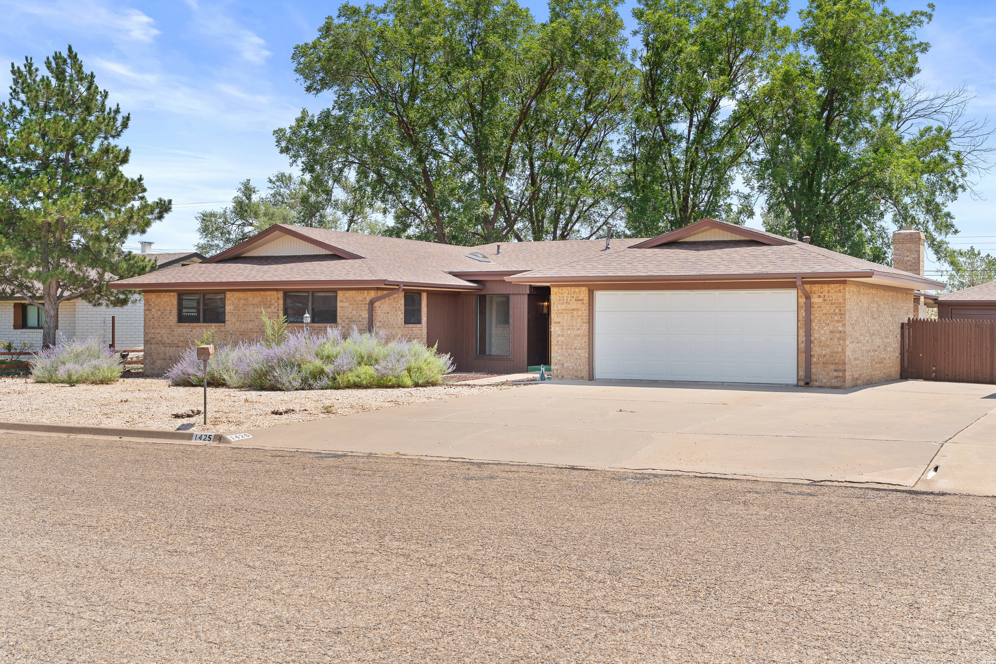 1425 Eastridge Dr. — photo
