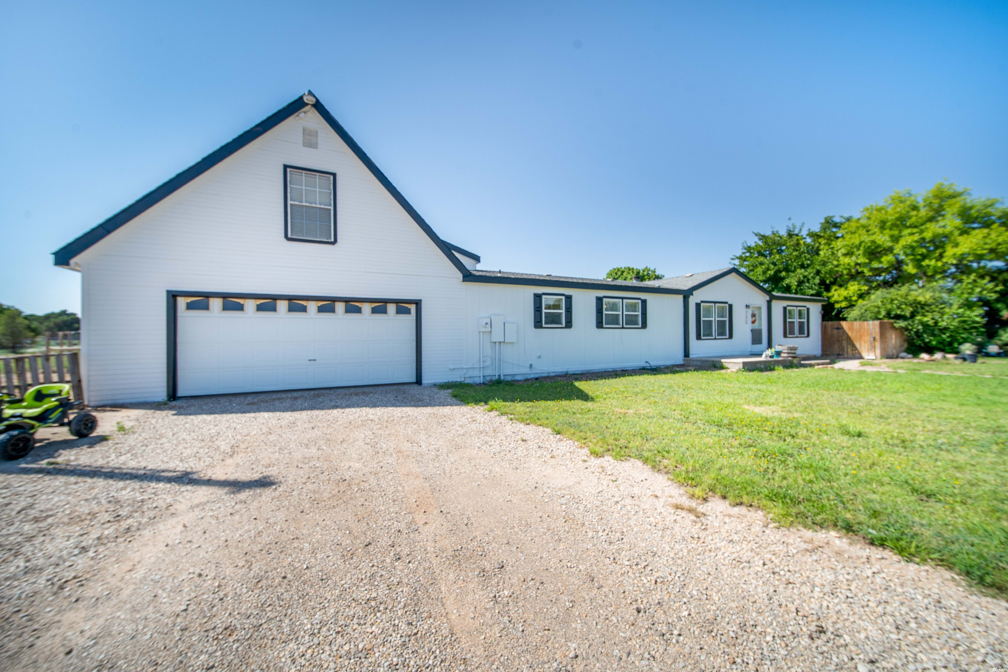1011 Seneca Ln — photo