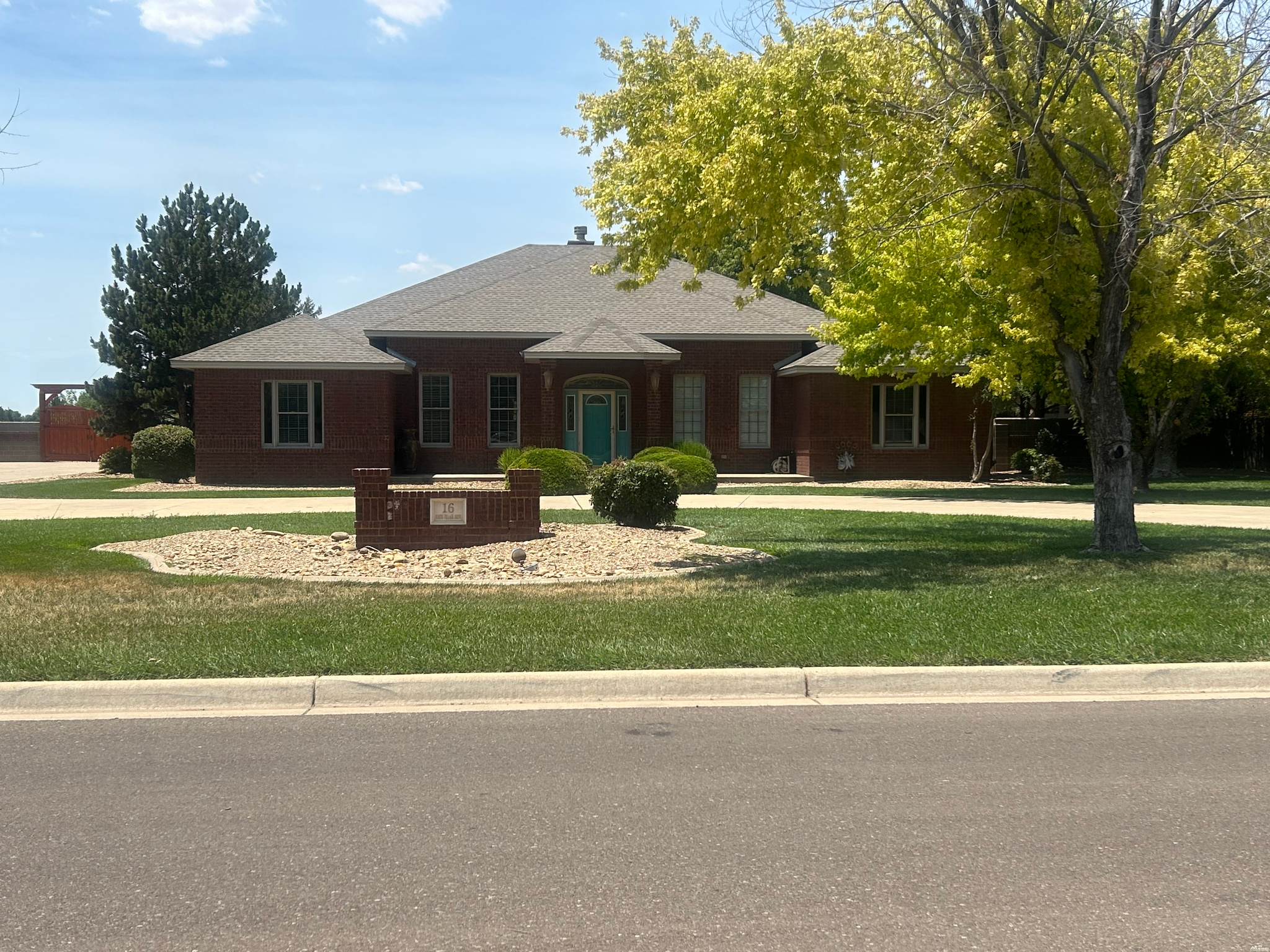 16 North Village Dr — photo