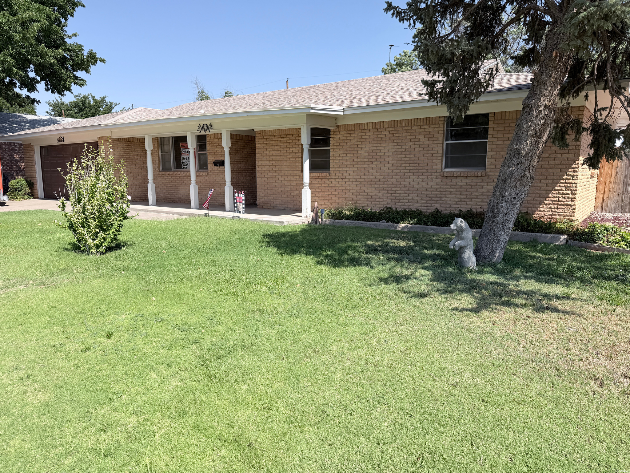 605 Hermosa Dr — photo