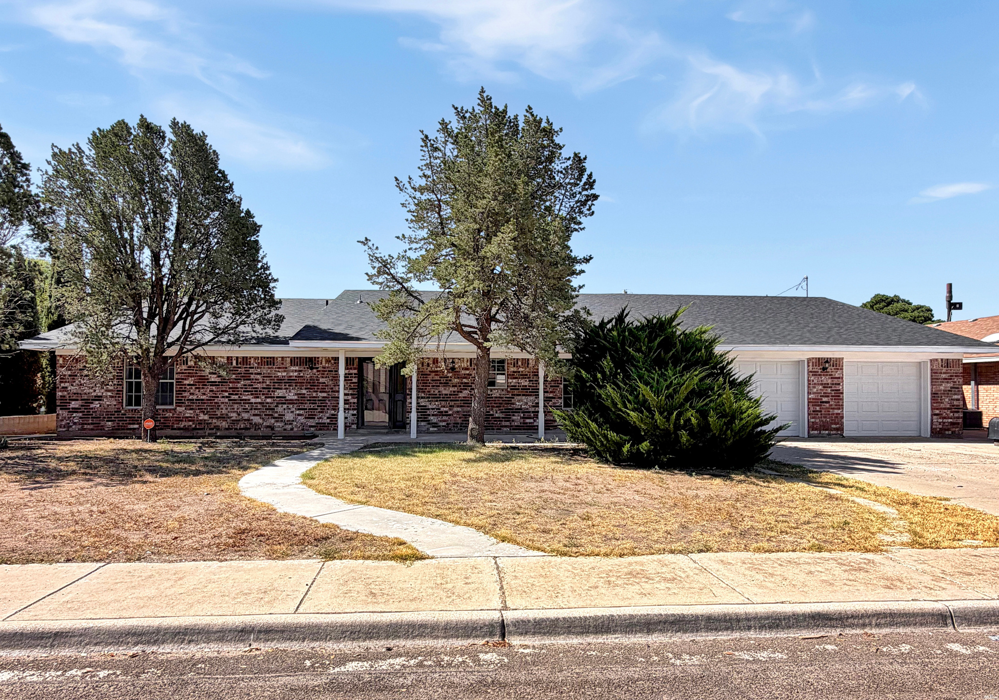 109 W Clearfork Dr — photo
