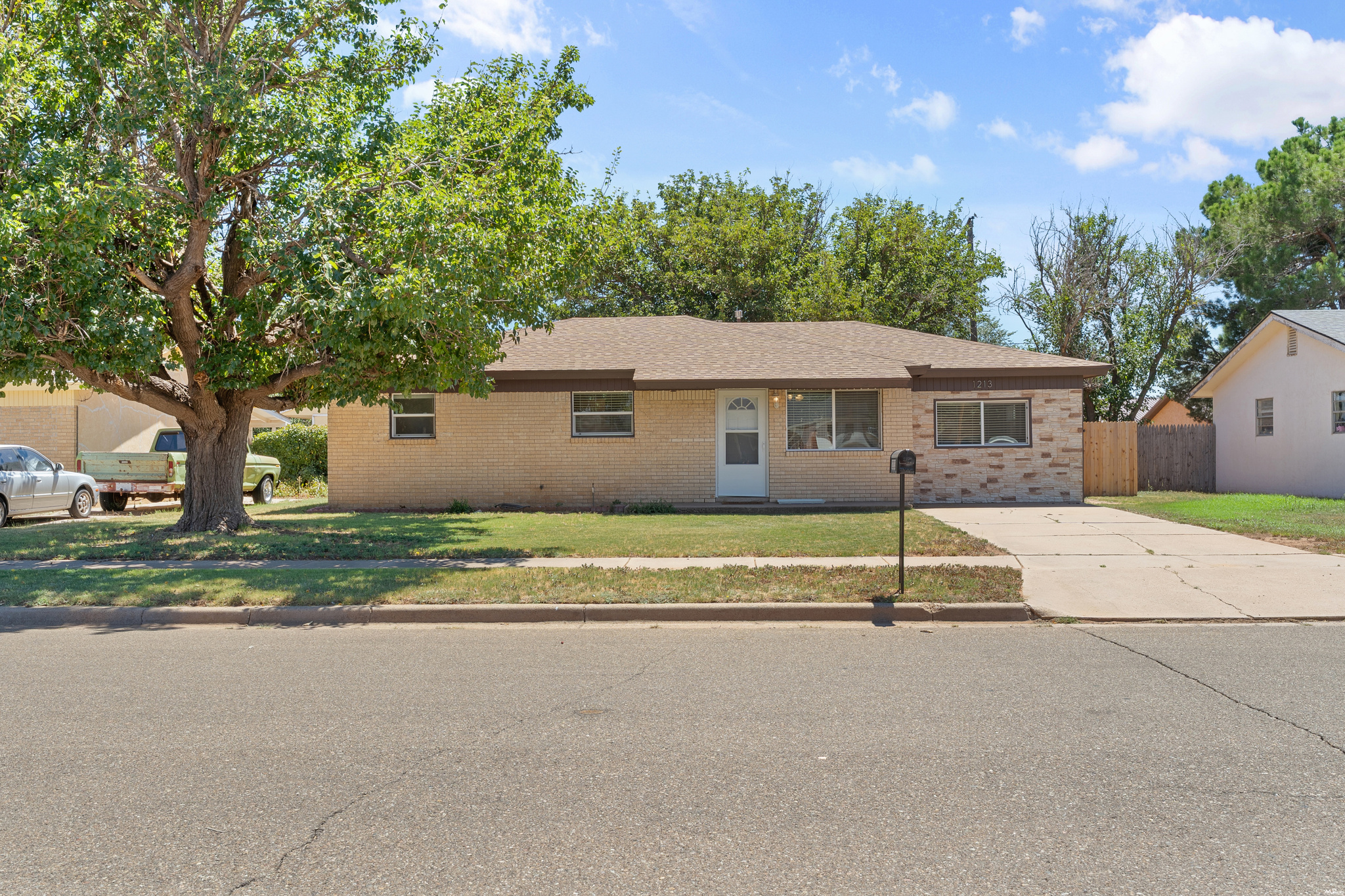 1213 Comer Dr — photo