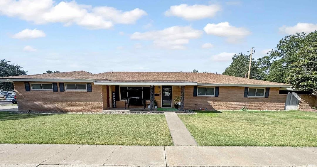 1711 N Vega Dr — photo