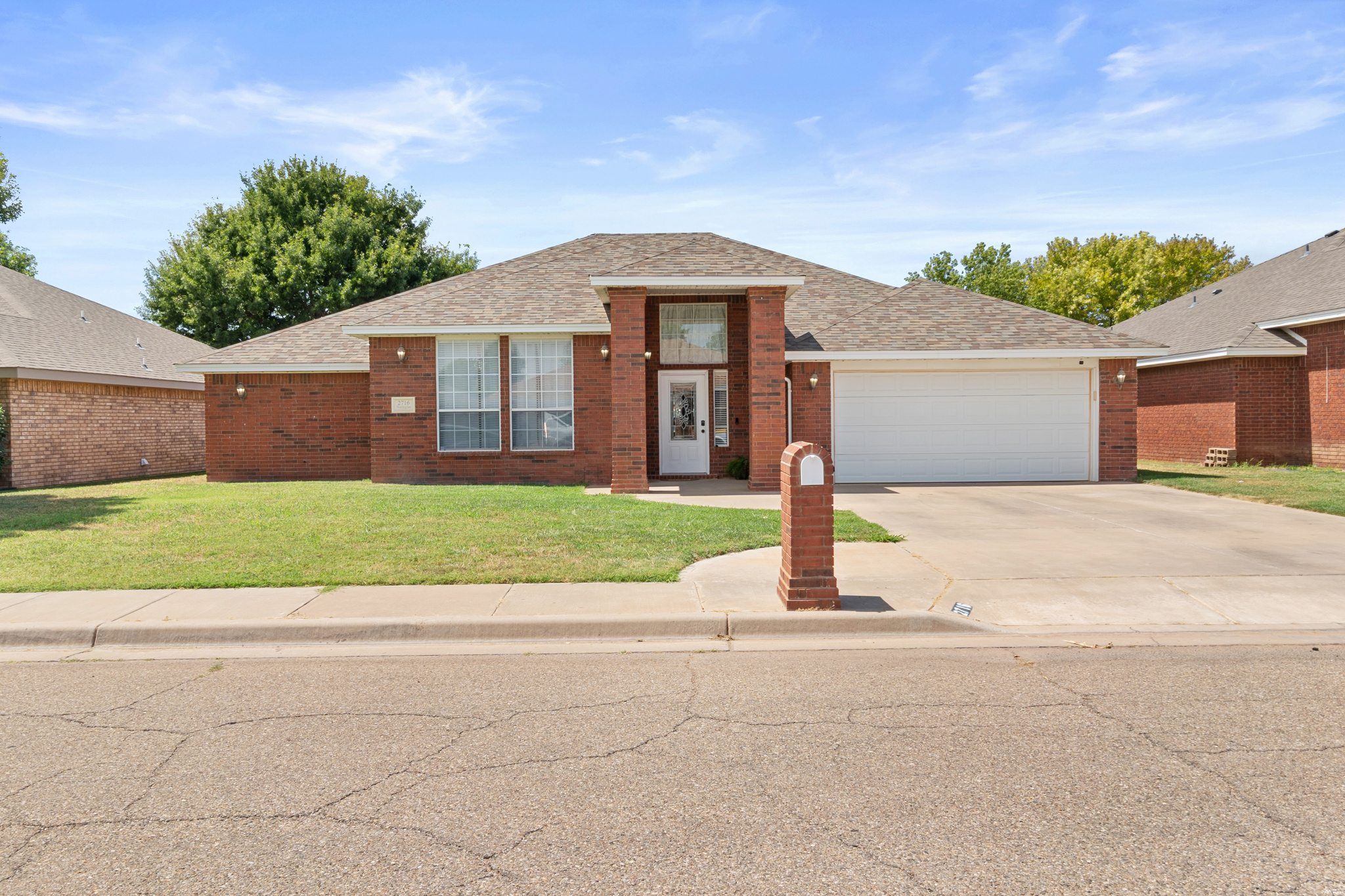 2716 Northglen Dr — photo
