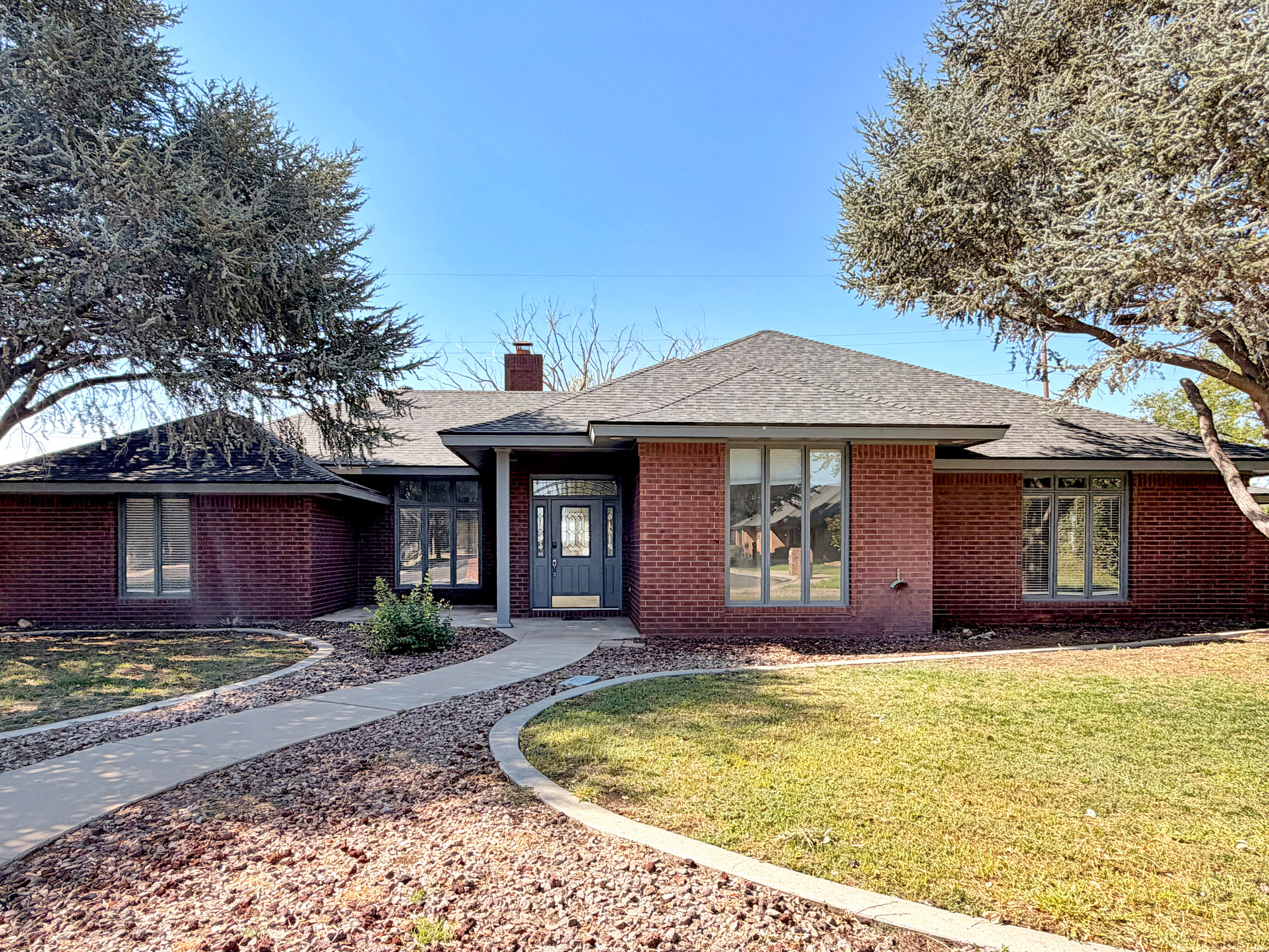 1325 W Canterbury — photo