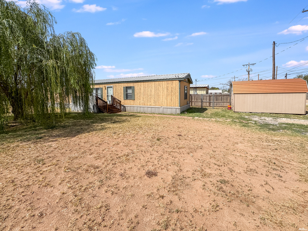 620 E White St — photo