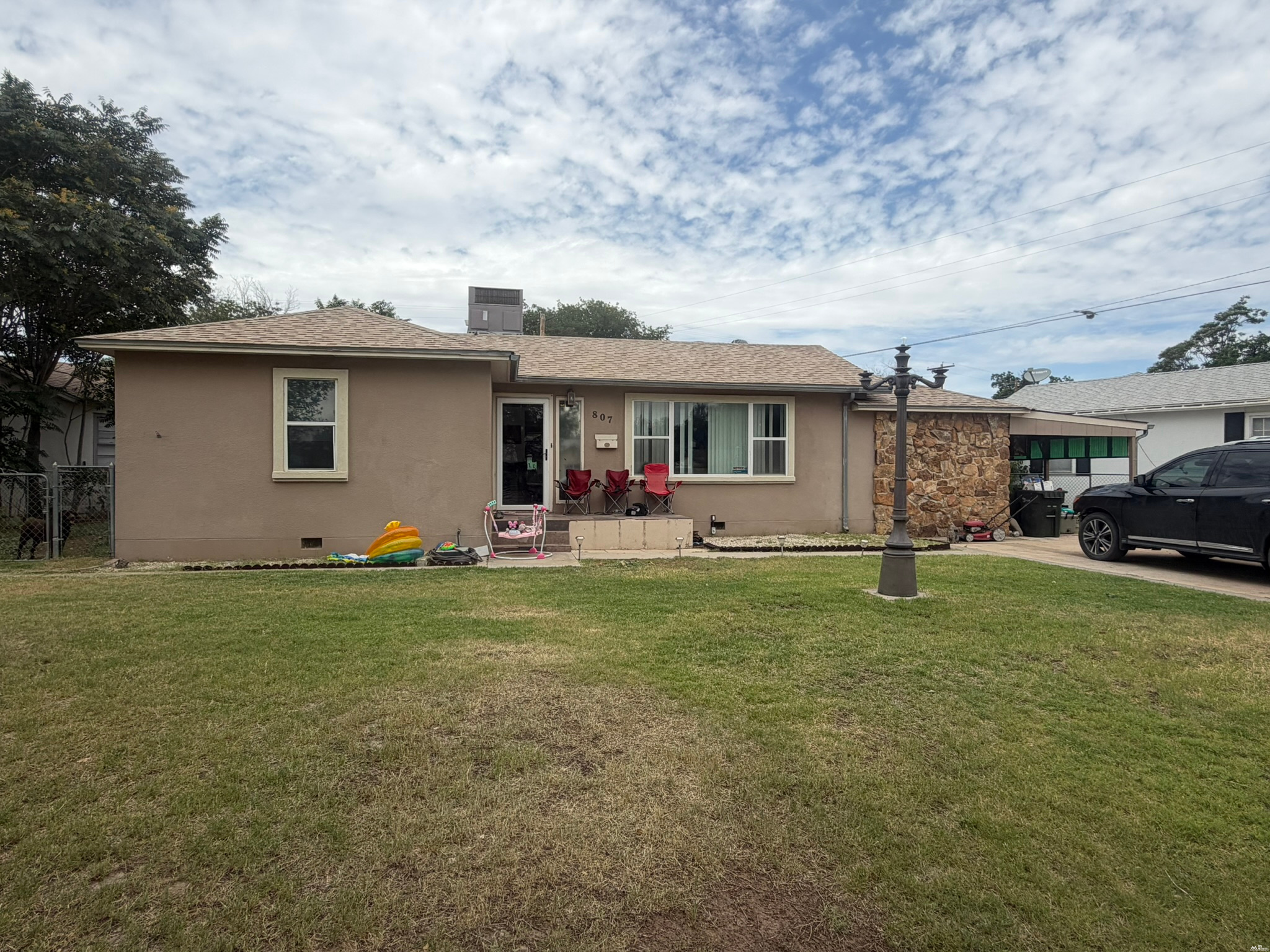 807 N Edwards St — photo