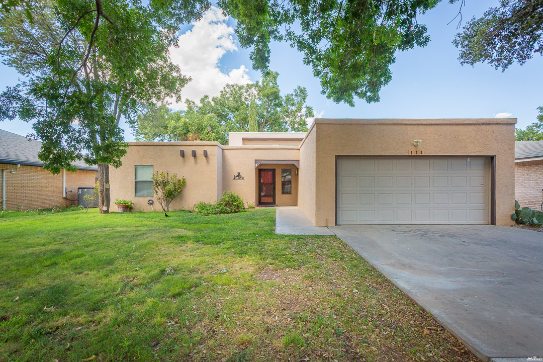 703 Garden Pl — photo