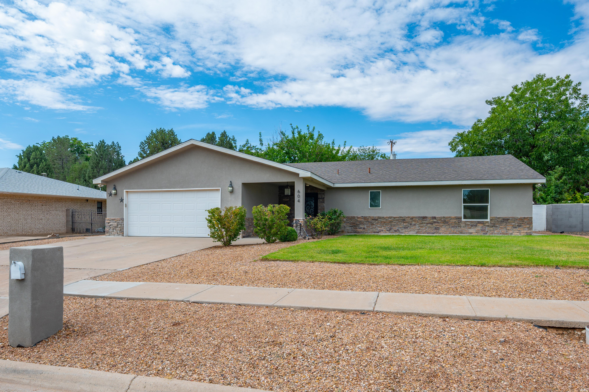 604 Canoncito Dr — photo