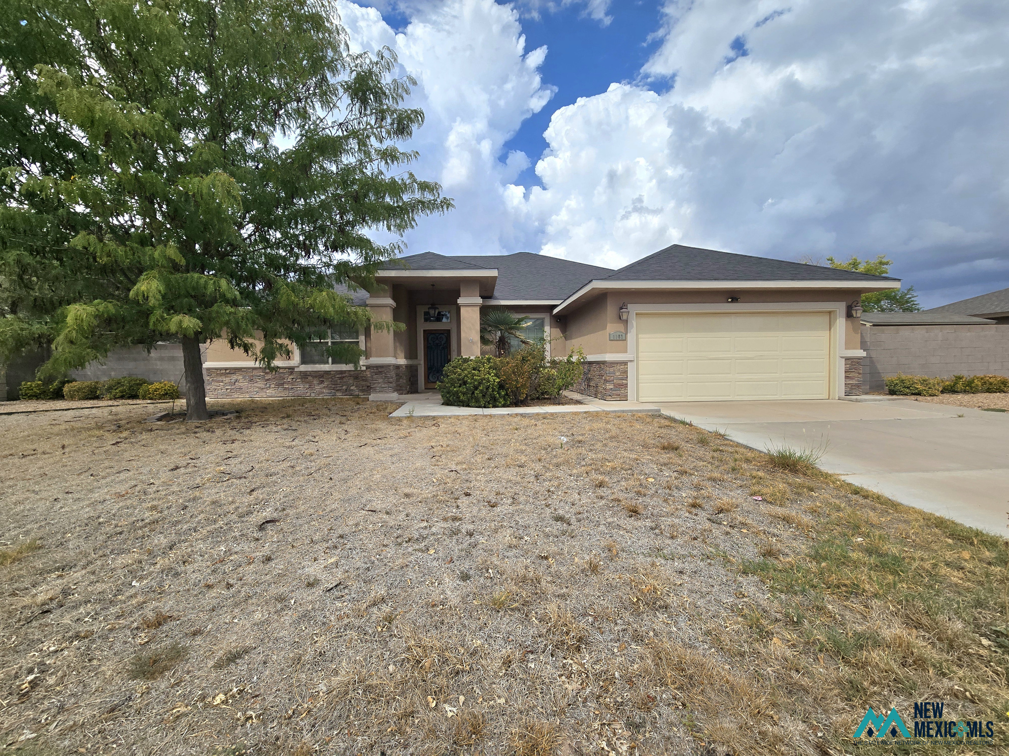 1103 E La Paloma Ln — photo