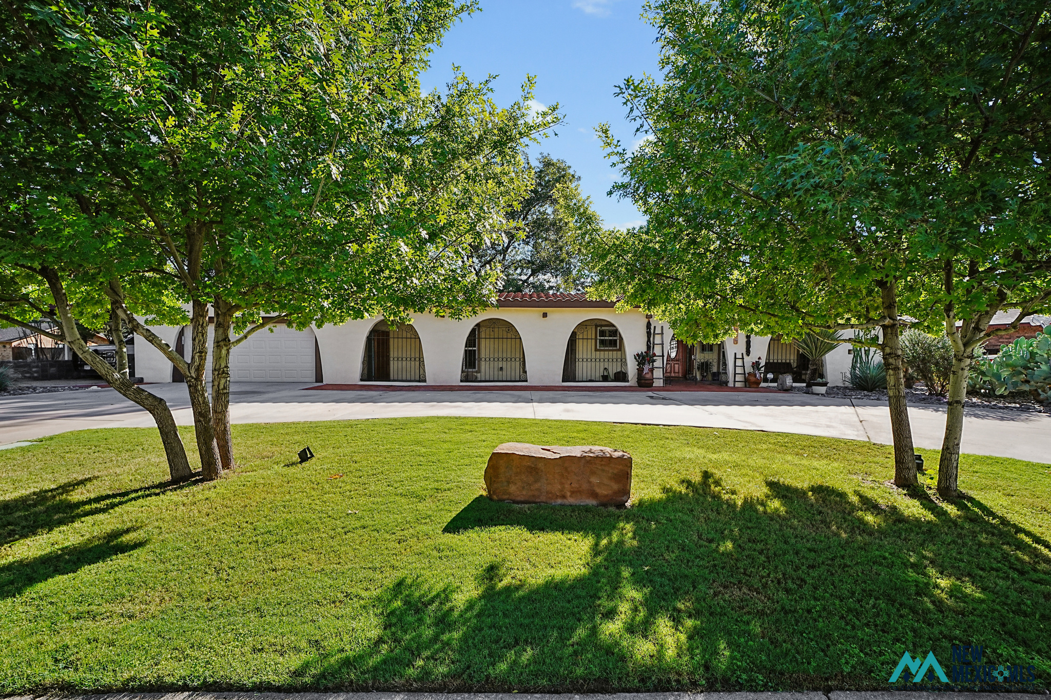 1414 Glasier Dr — photo