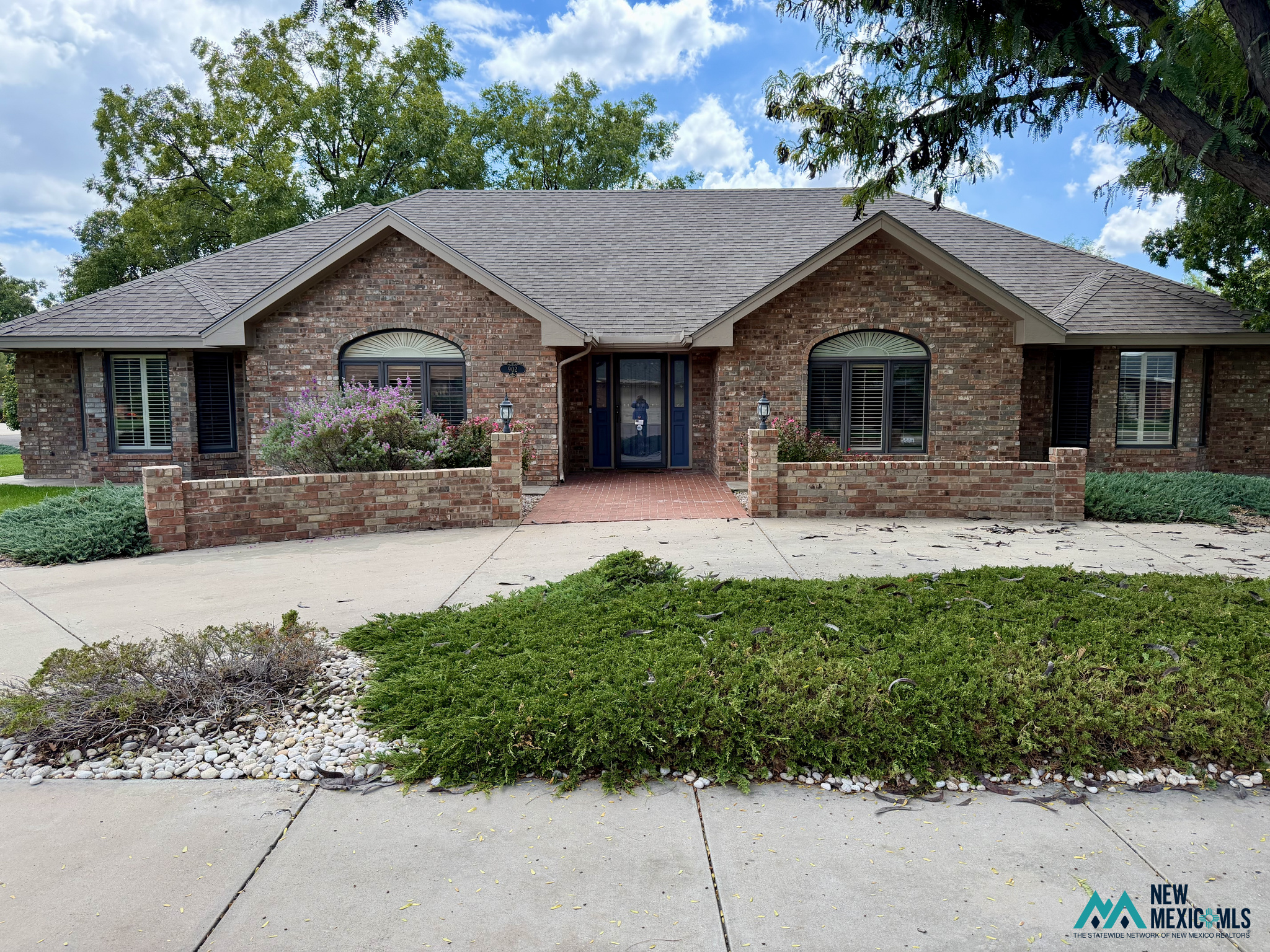 902 Escalante Dr — photo