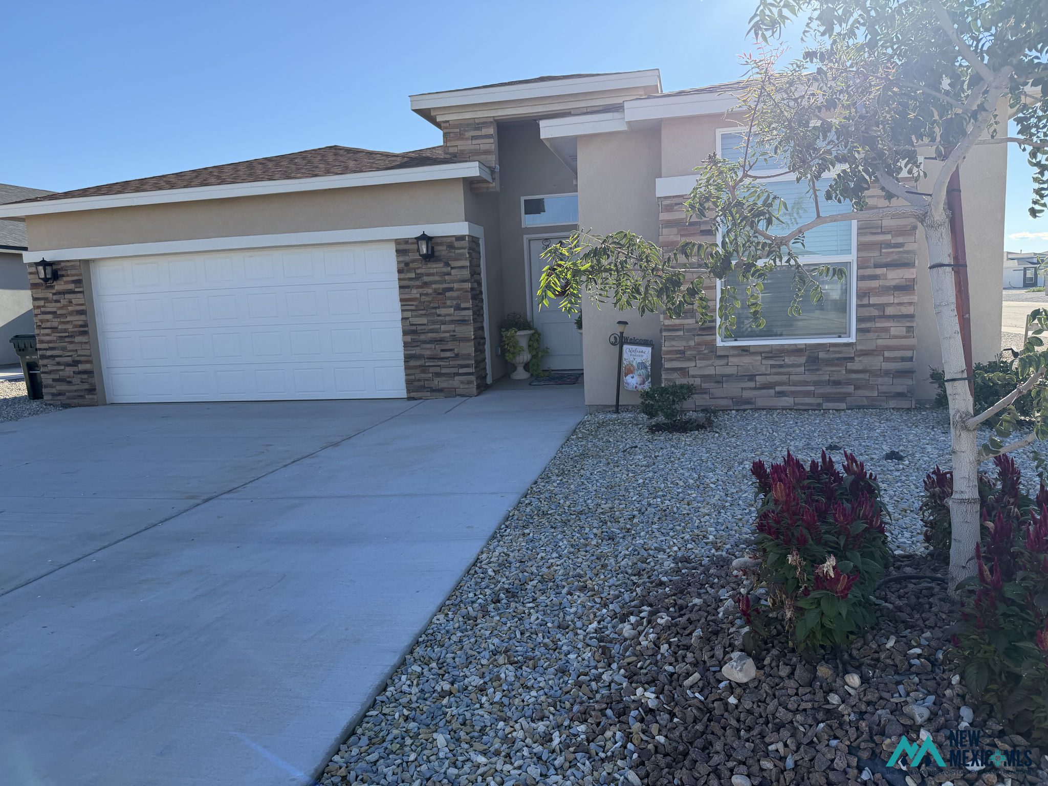 3733 Honeysuckle Dr — photo
