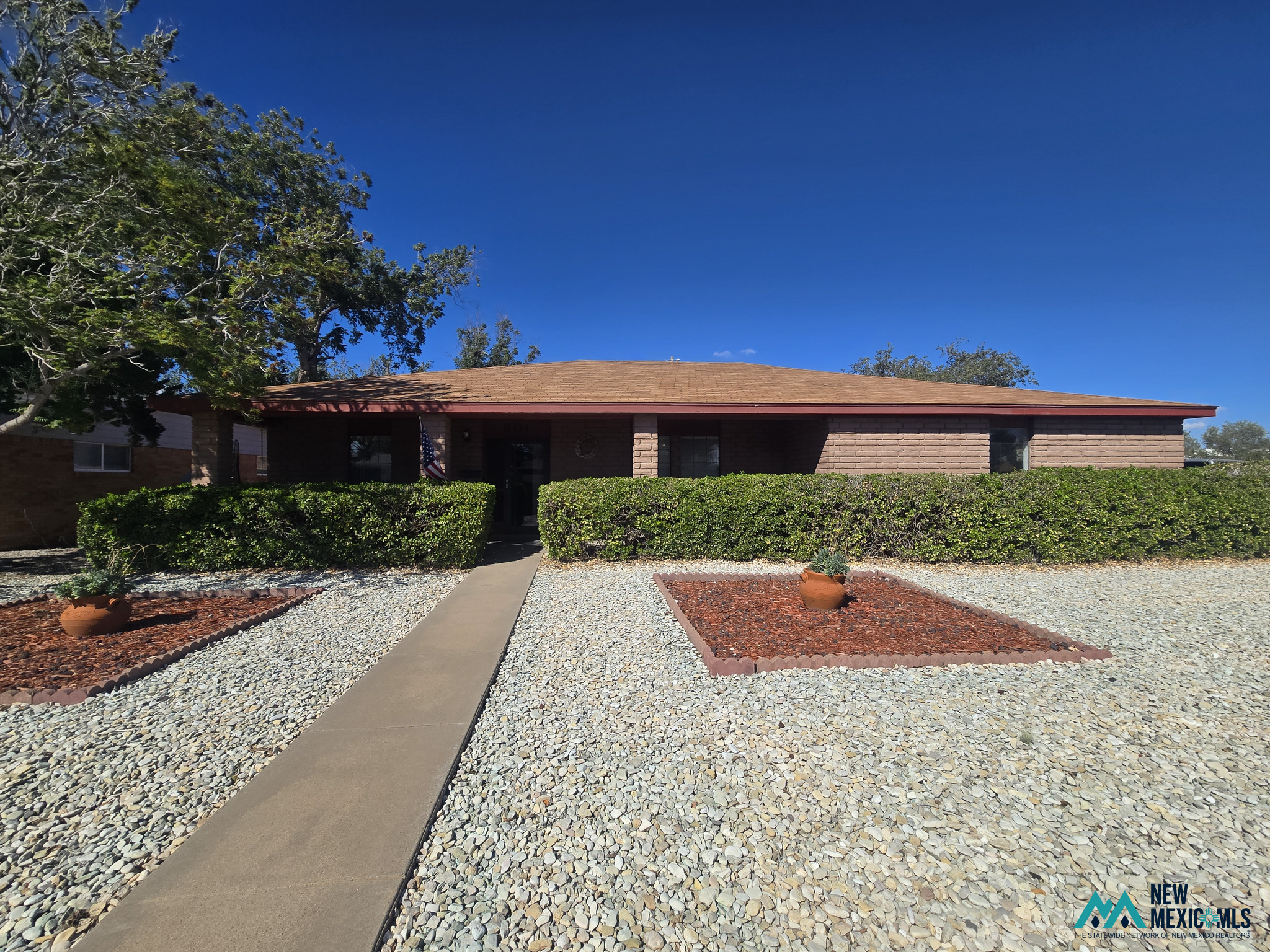 601 W Frazier St — photo