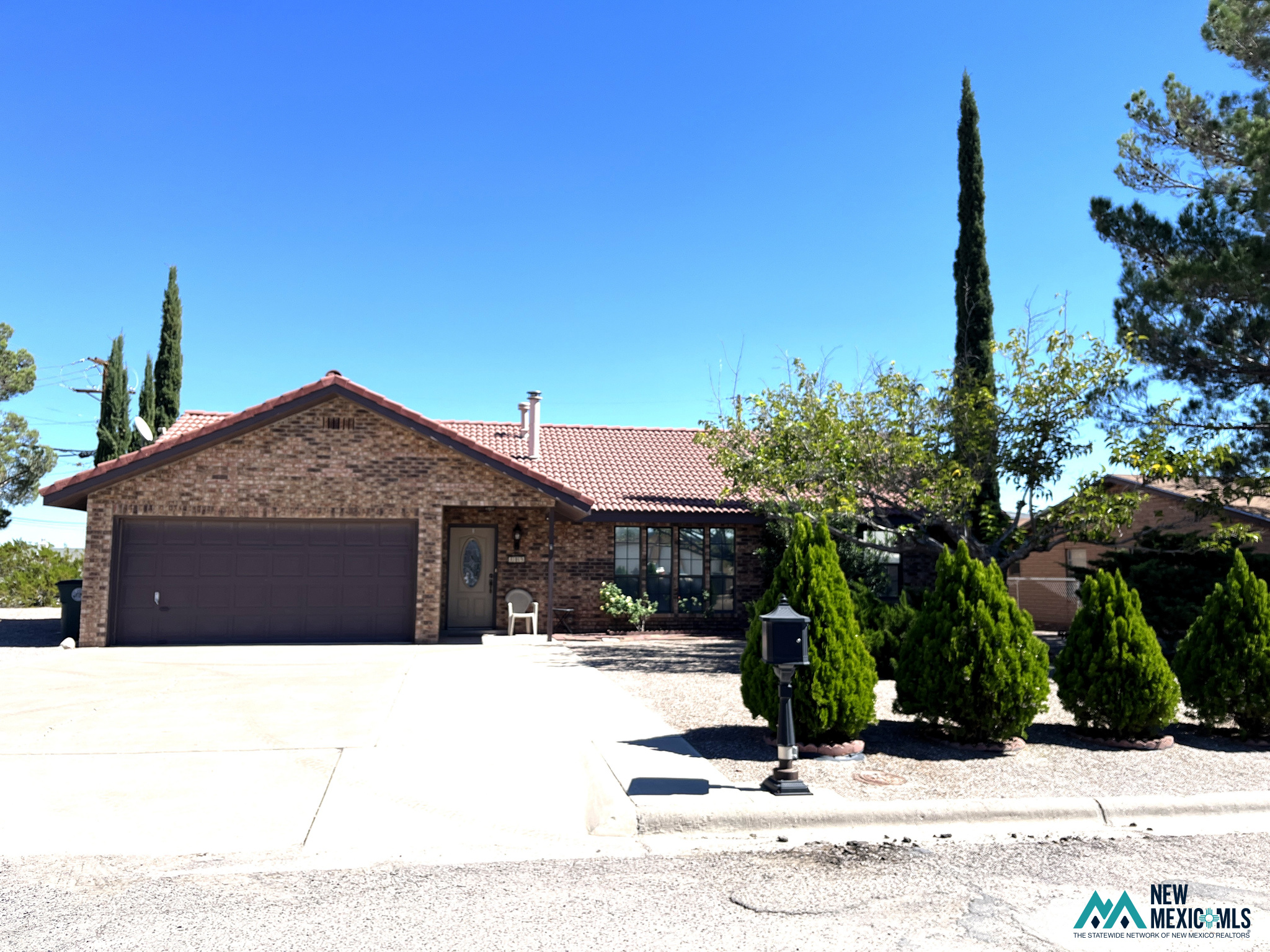 809 Sierra Vista Dr — photo
