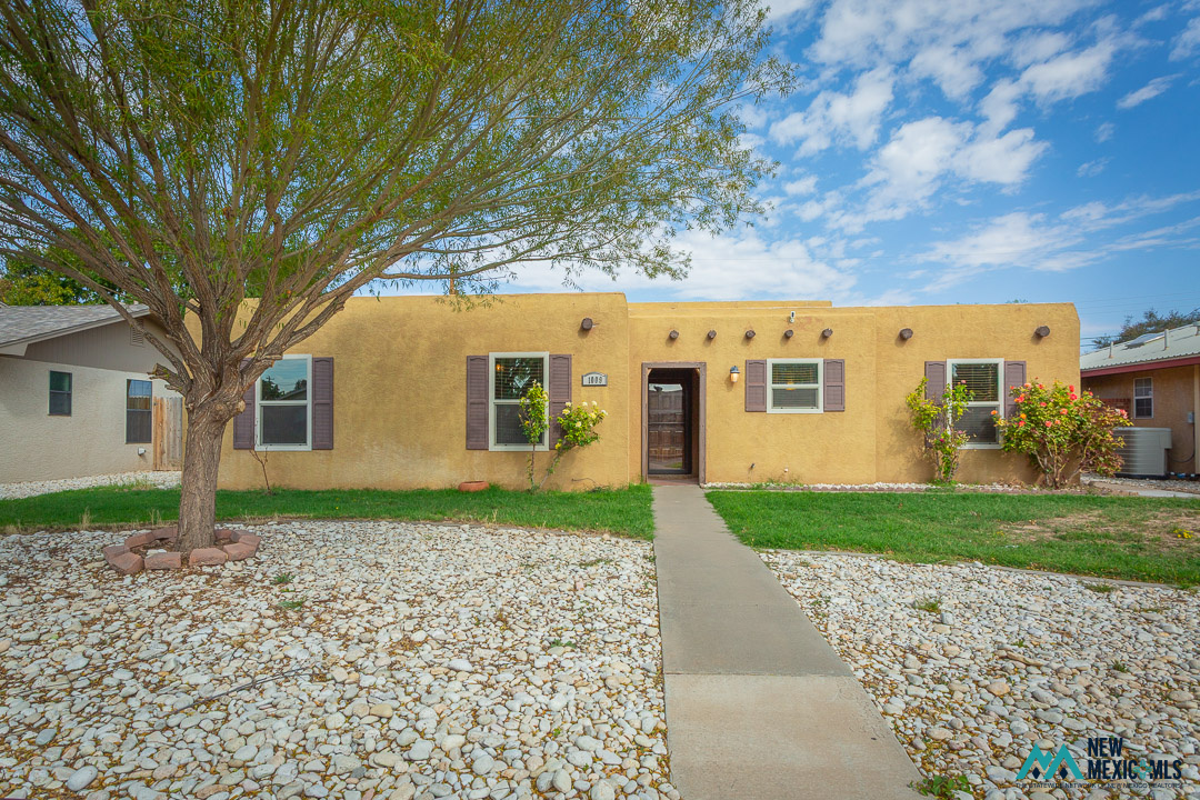 1009 Ivy Dr — photo