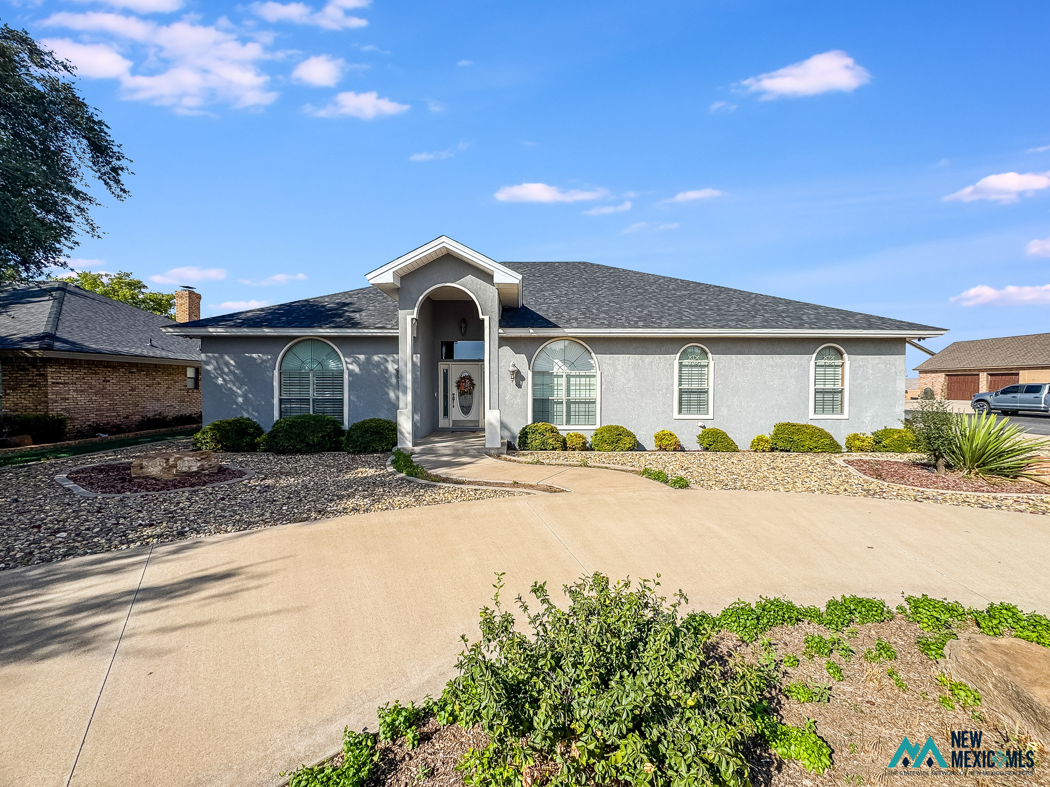 1302 W Brittany Dr — photo