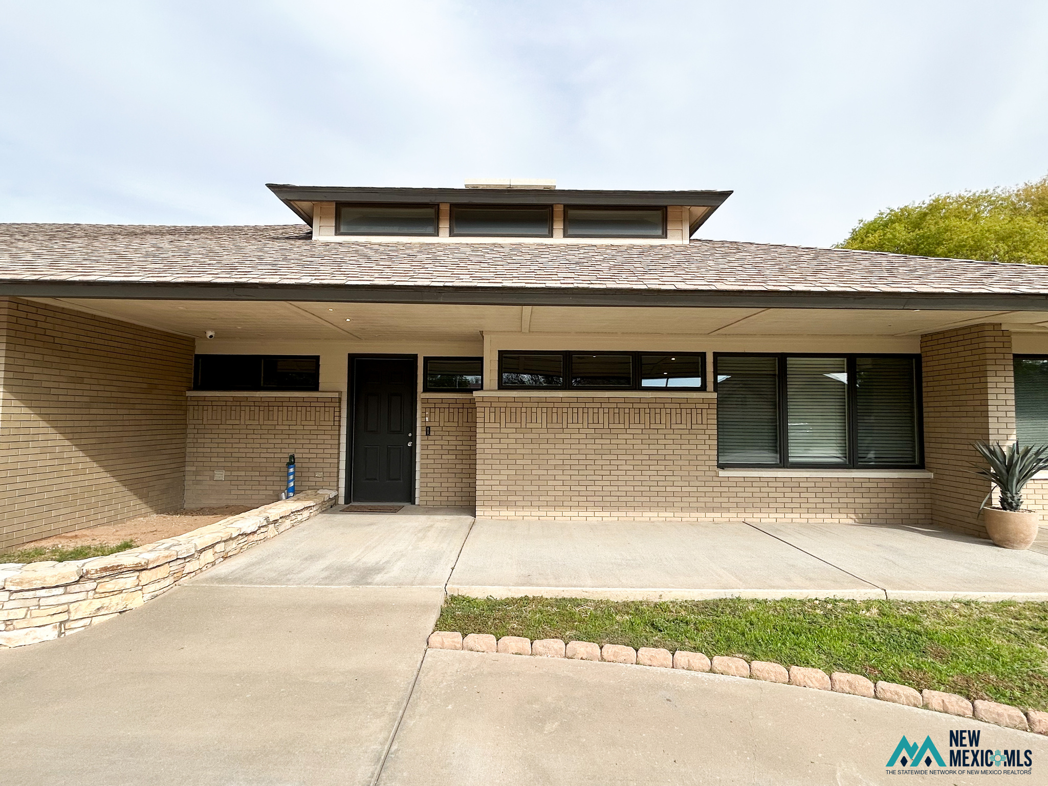 2310 Ray Ave — photo