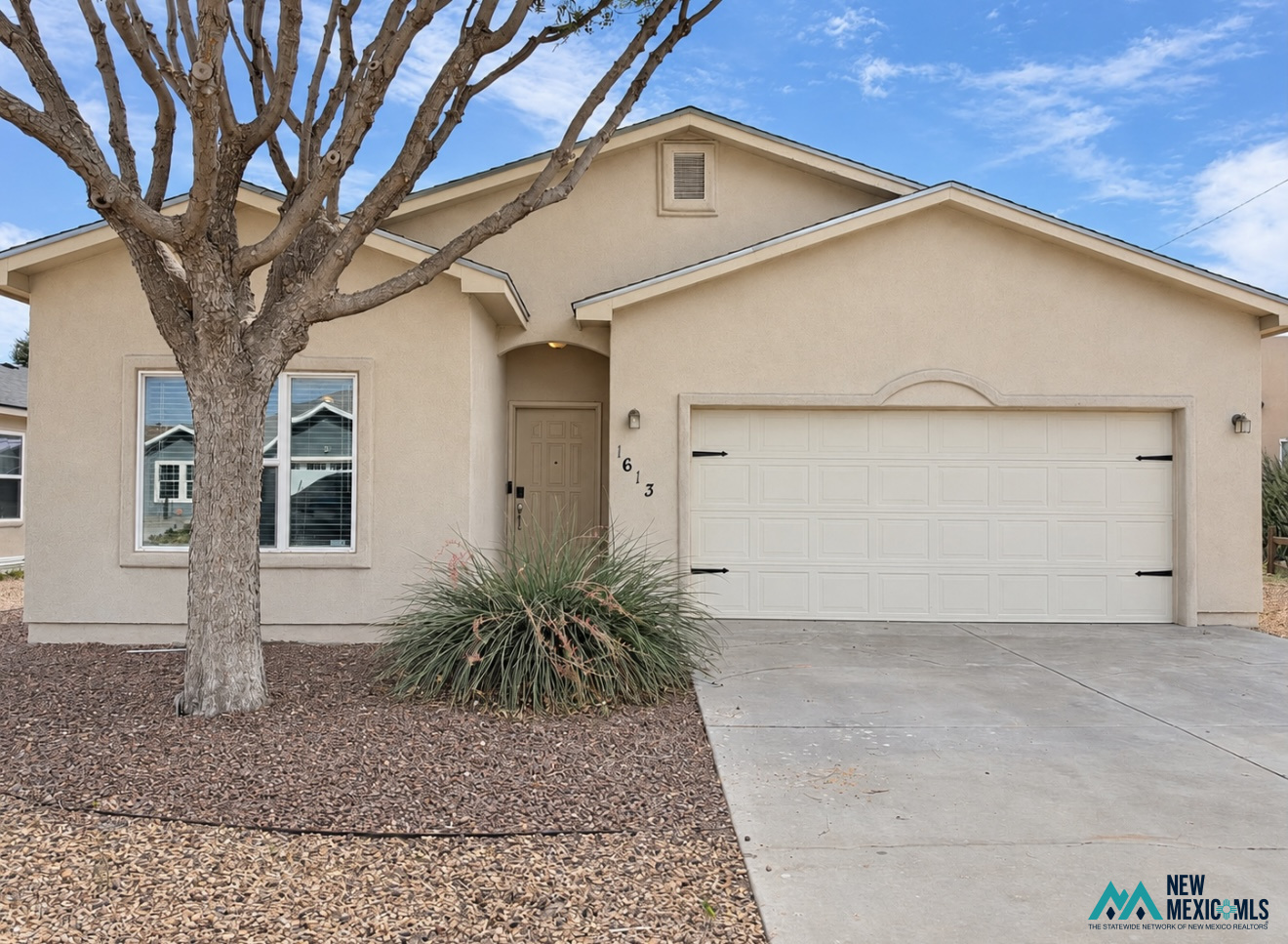 1613 Bradley Ct — photo