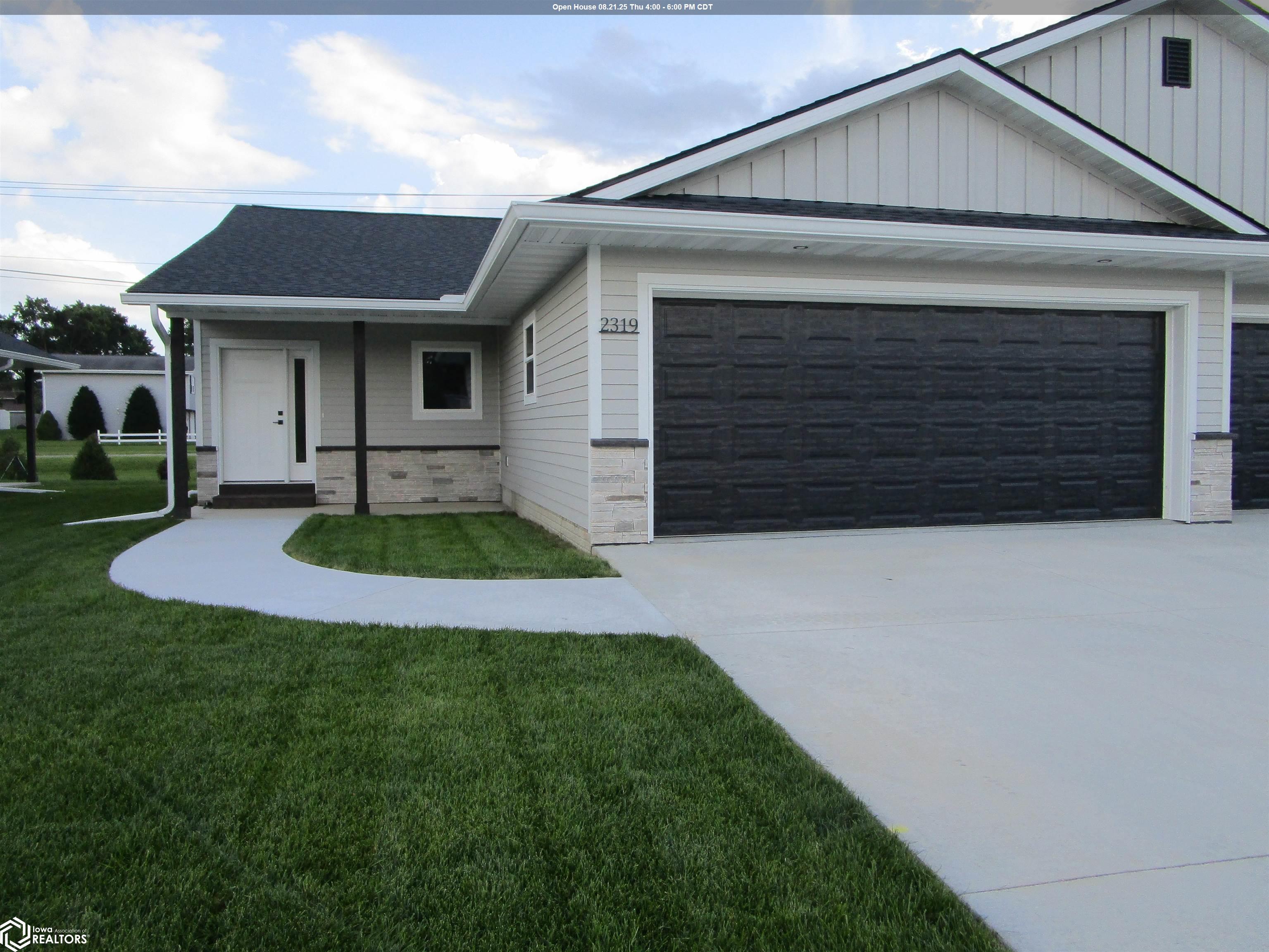 2319 Heritage Lane — photo