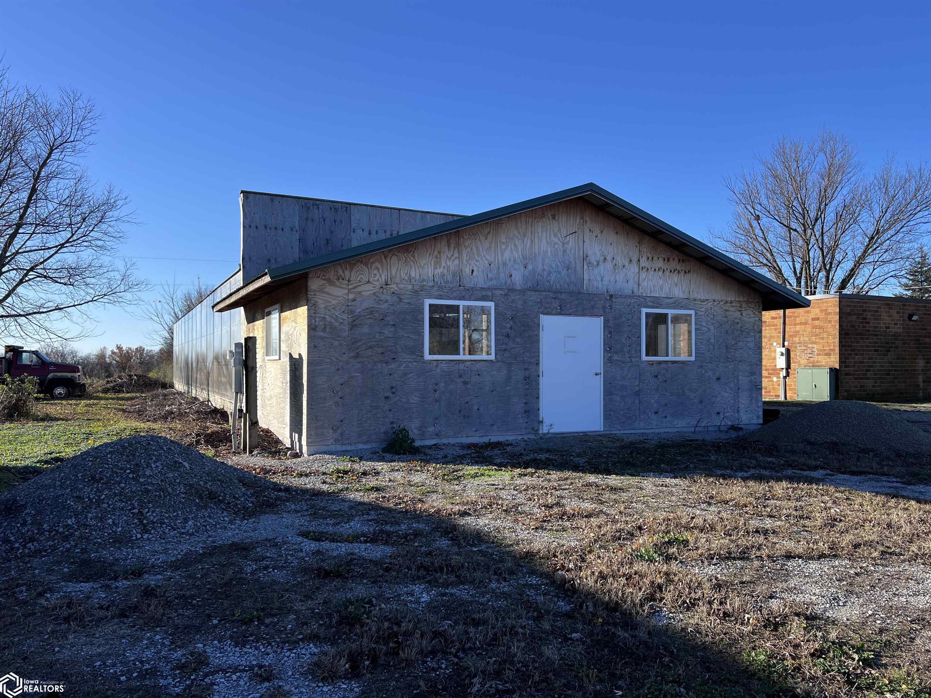 211 W Main Street — photo