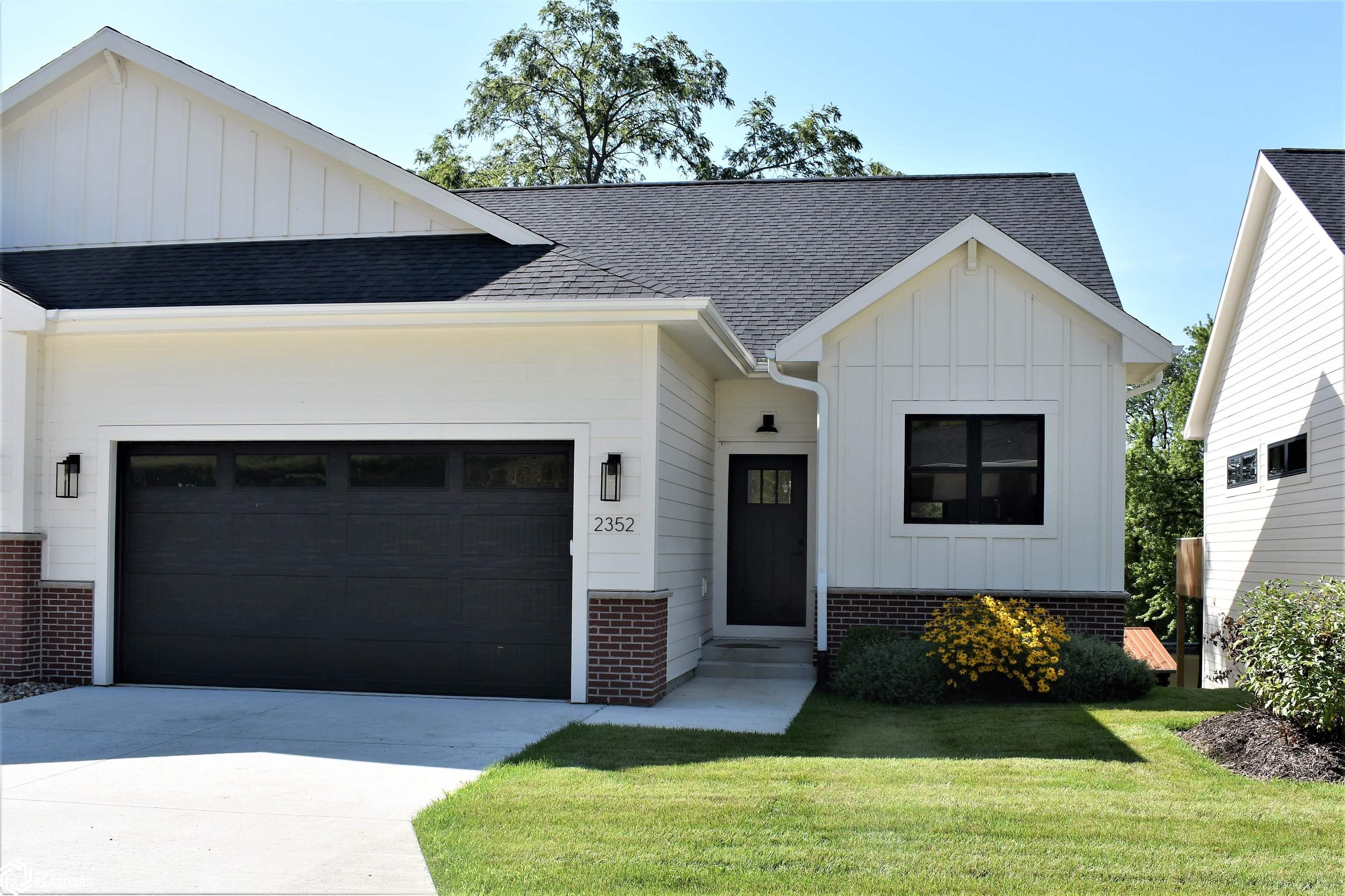 2352 River Road — photo